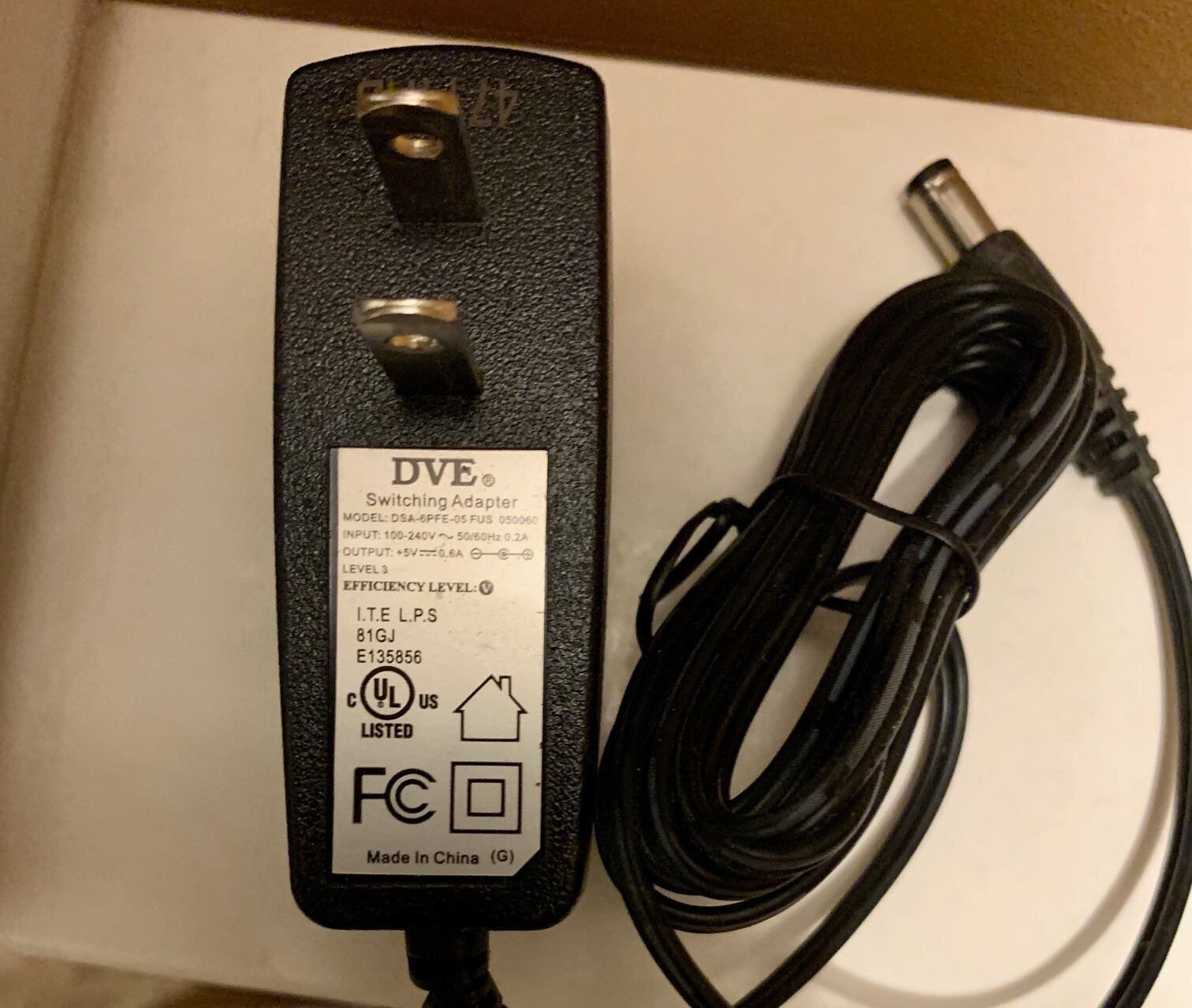 DVE Switching Adapter DSA-6PFE-05FUS, output 12V, 0.6A *NEW* free shipping