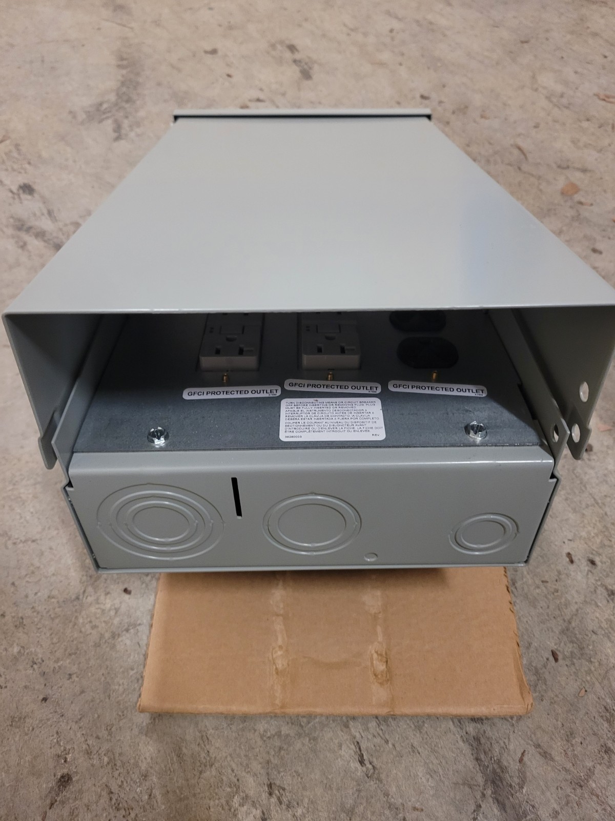 Eaton 125A Power Outlet Panel Surface Mount 1PH 3W CHU9N9NKGS 20a 240v Gfci