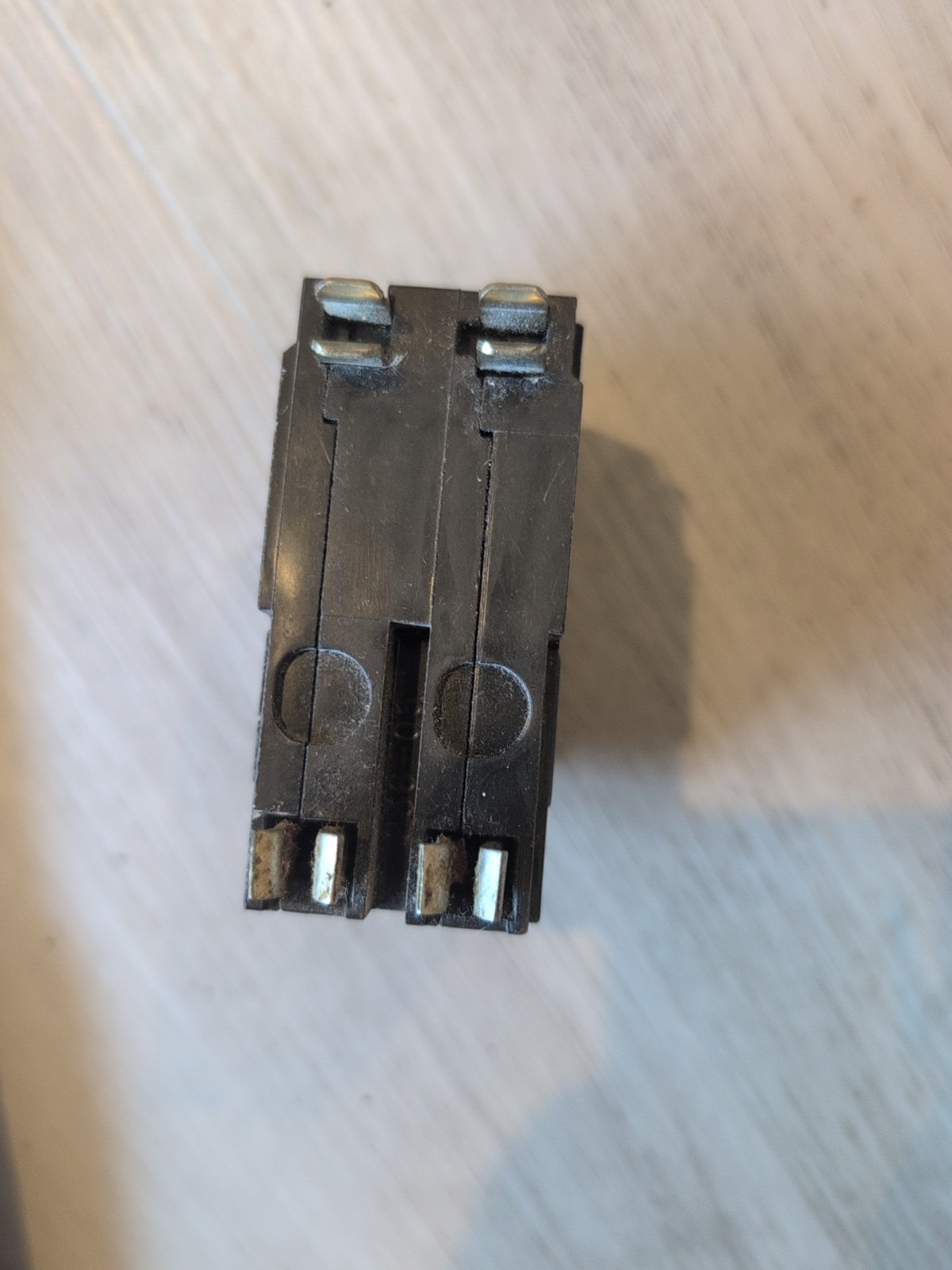 Square D QO240 2 Pole 40 Amp 120/240V Type QO Plug In Yellow Circuit Breaker