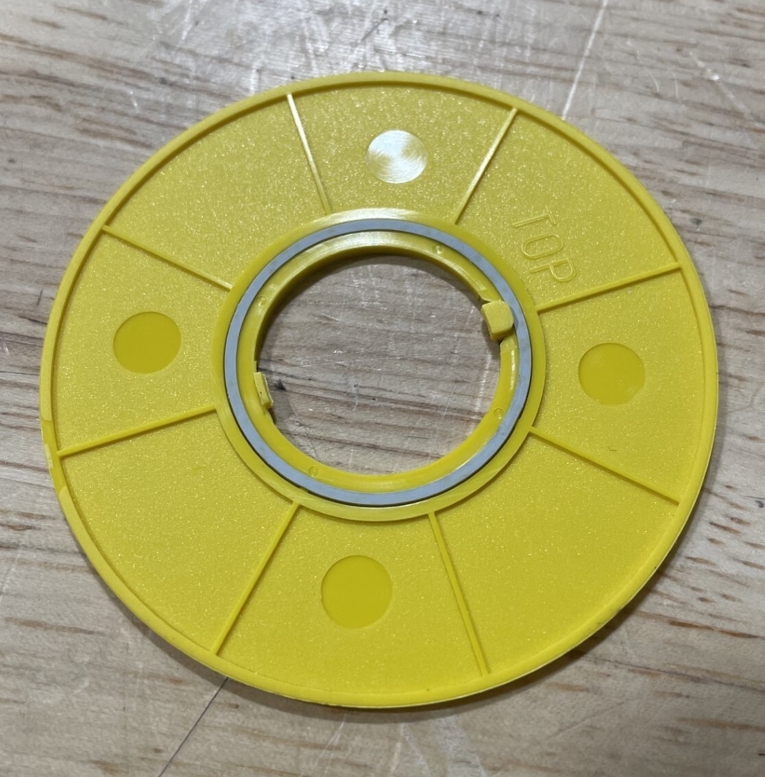 IDEC HWAV-27 Pushbutton Nameplate, E-Stop Switch, 22mm, Yellow – Lot of 5
