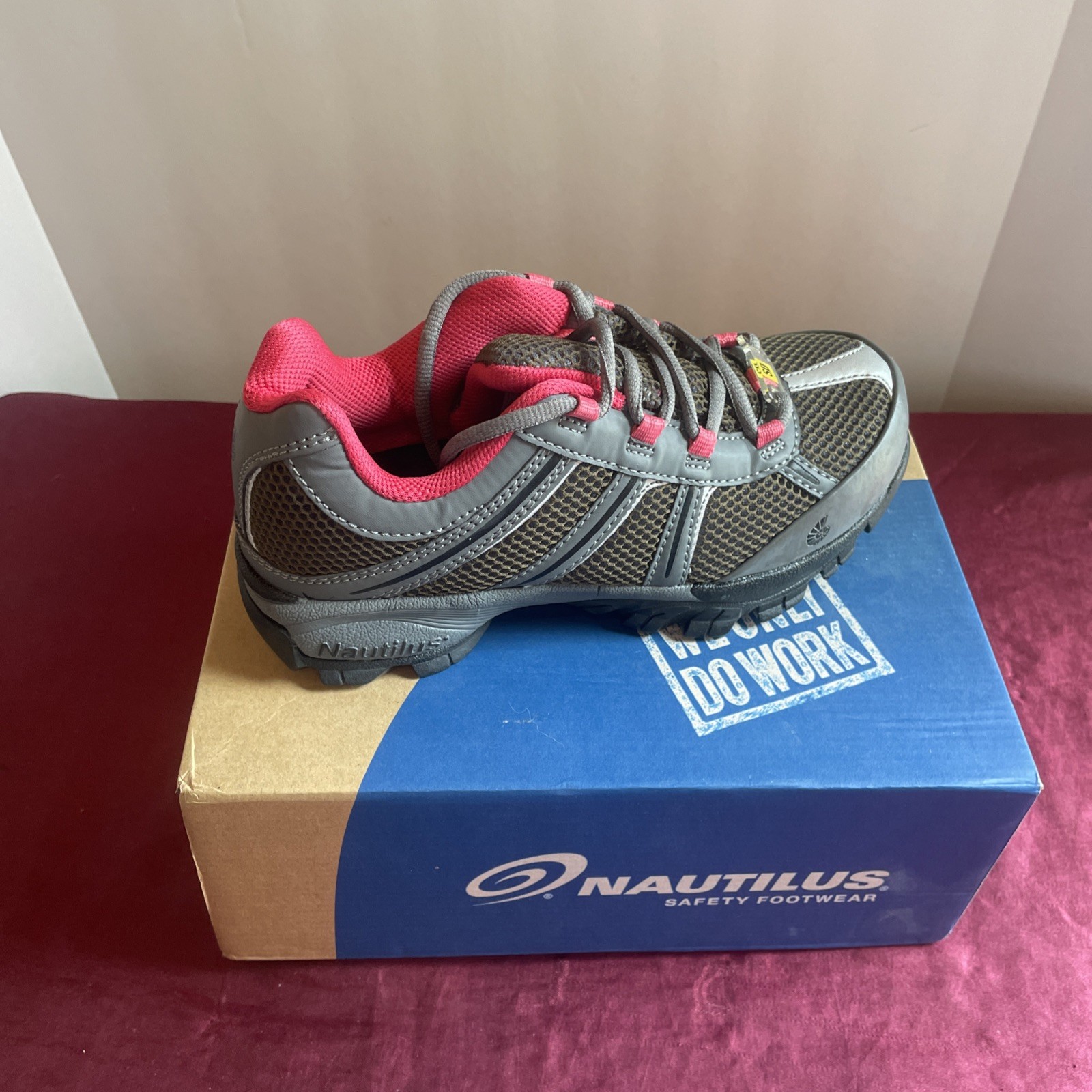 Nautilus Safety Footwear N1393 Size 9 Women’s Athletic Shoe, Steel Toe, Leather,