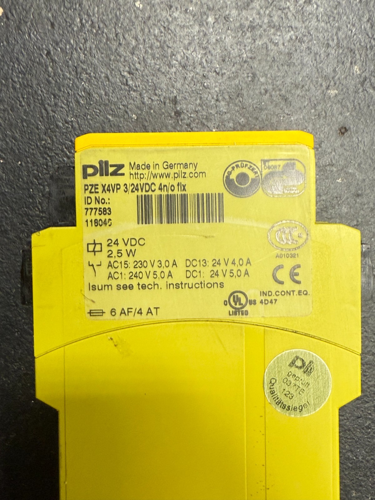 PILZ Safety Relay Module PZE X4VP 3S 4NO