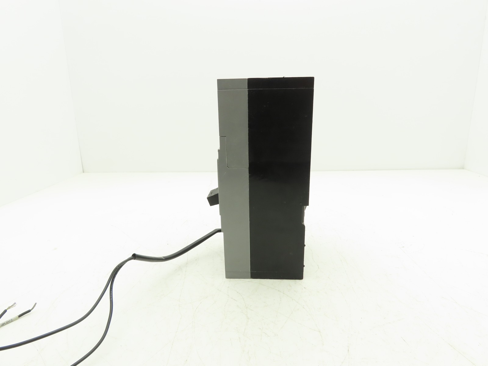 Siemens FXD63B250 Sentron Circuit Breaker 250A 3 Pole 600V FXD6-A Magnetic Adj