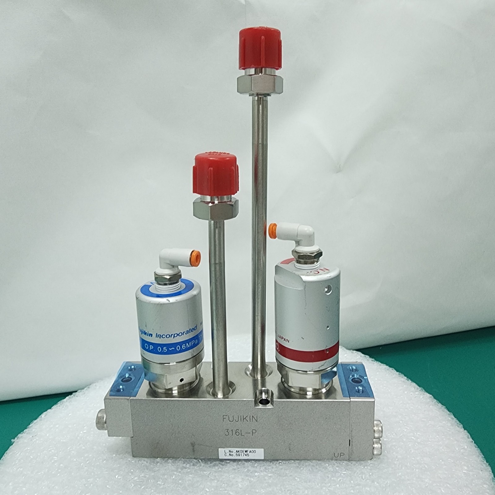 Fujikin Assembly Valve, C No. 591745, 2xO.P 0.5~0.6MPa, NC and NO._96707