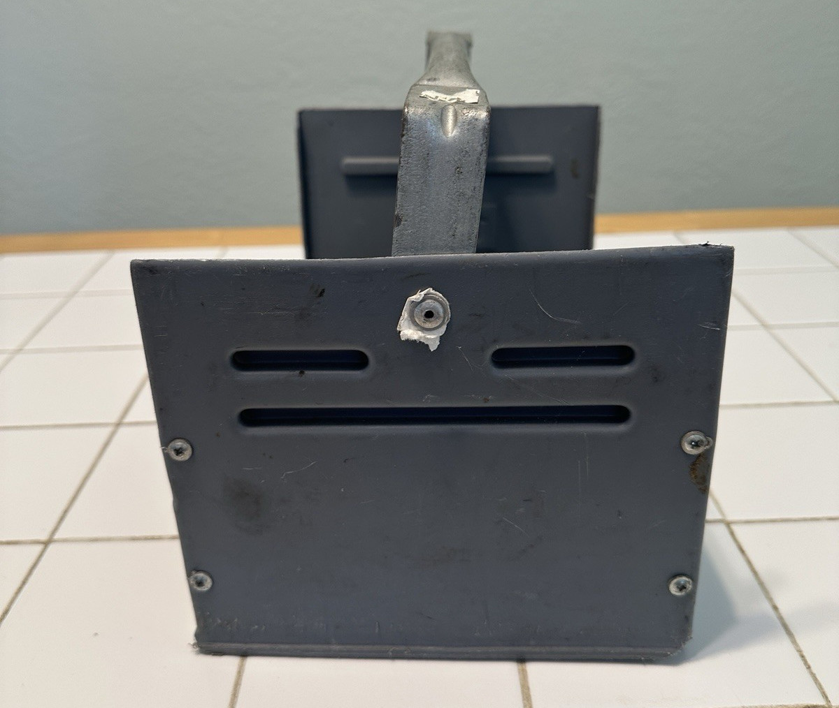 Benjamin MFG Co Nipple Caddy Tray 77 Capacity Storage Gray Plastic T1005 Handle