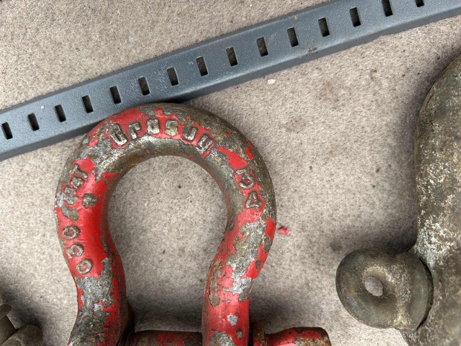 Assorted Large And Heavy Duty Shackles Two Crosby’s And Two Pairings