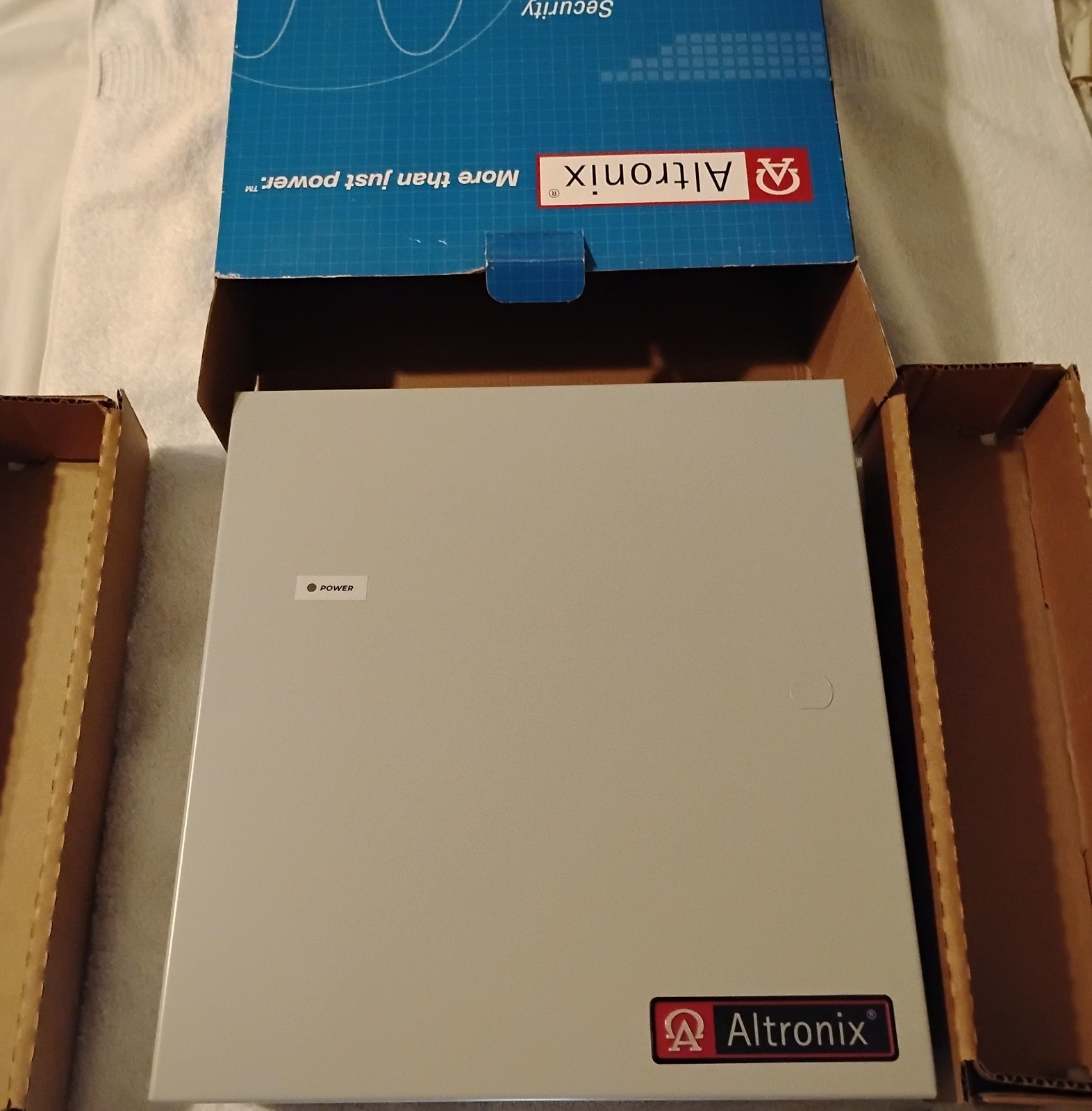 Altronix AL400ULX Power Supply/Battery Charger 12VDC 4A or 24VDC 3A Gray