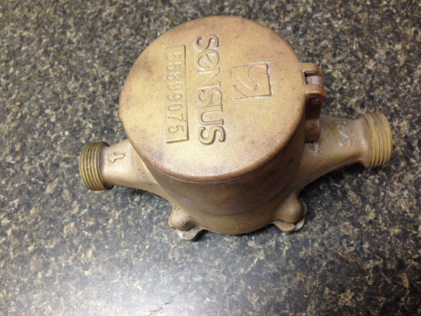 Sensus SRII 5/8″ Brass Water Meter Used – Includes Cover, Readable Face