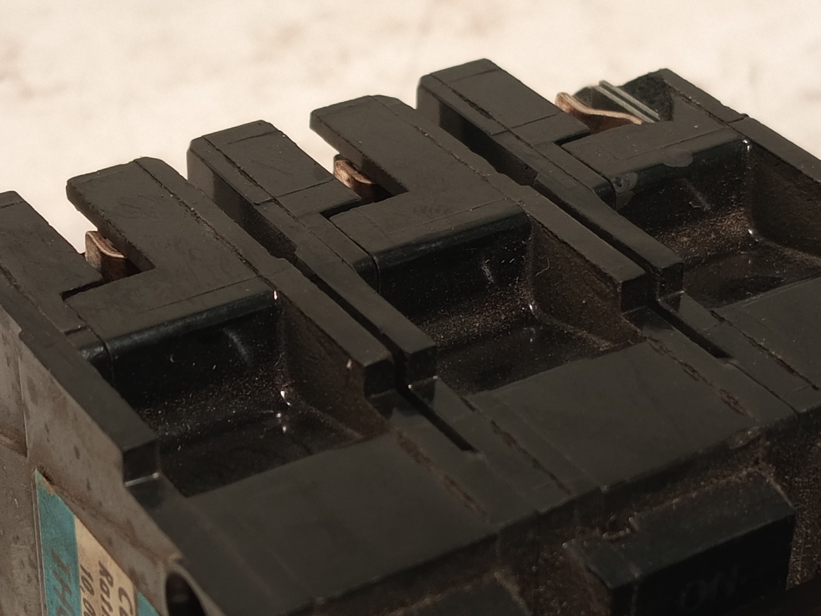 GE THQL32040 THQL-AC circuit breaker 40A 240VAC 3 pole common trip