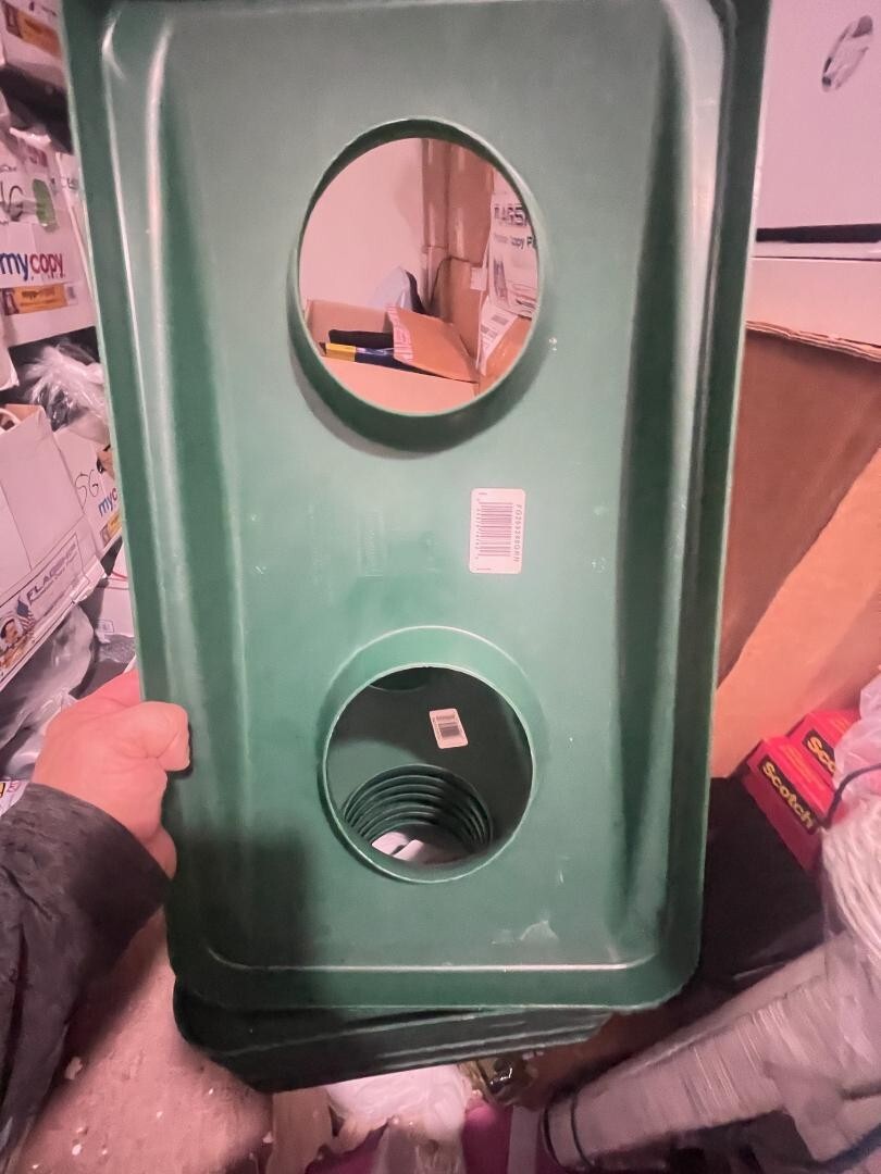 USED Rubbermaid 20″ x 11″ Slim Jim Bottle Can Recycle Lid Green 2692-88(DR)