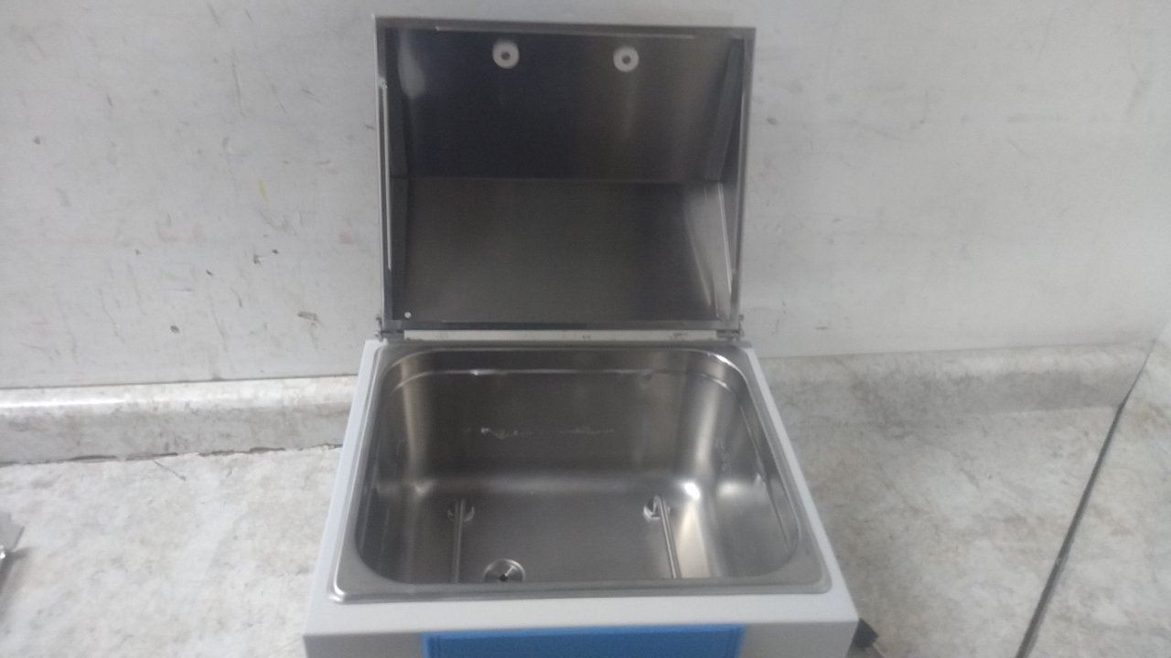 Being Scientific BWB-12 10 L Capacity 120VAC LCD Display Water Bath