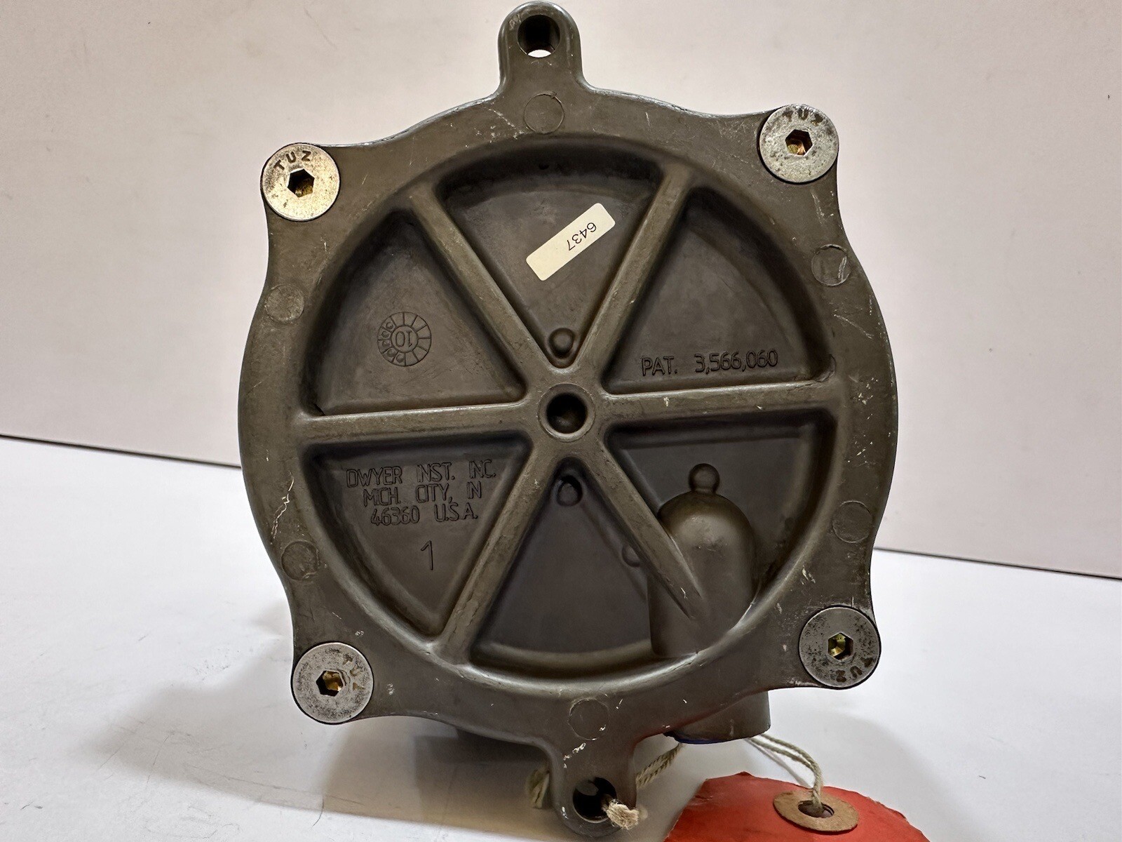 DWYER 1950-10-2F PRESUURE DIFFERENTIAL SWITCH