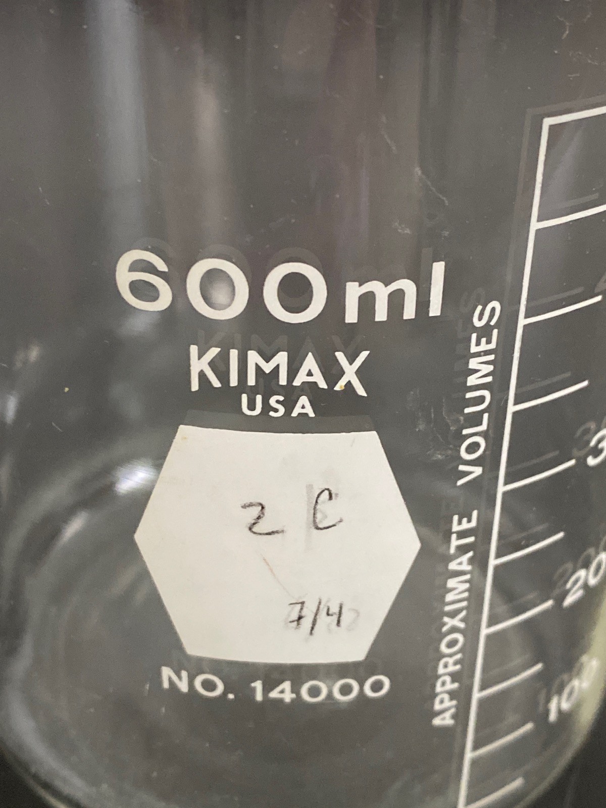 KIMAX Glass 600mL Low Form Dual Scale Graduated Griffin Beaker 14000-600