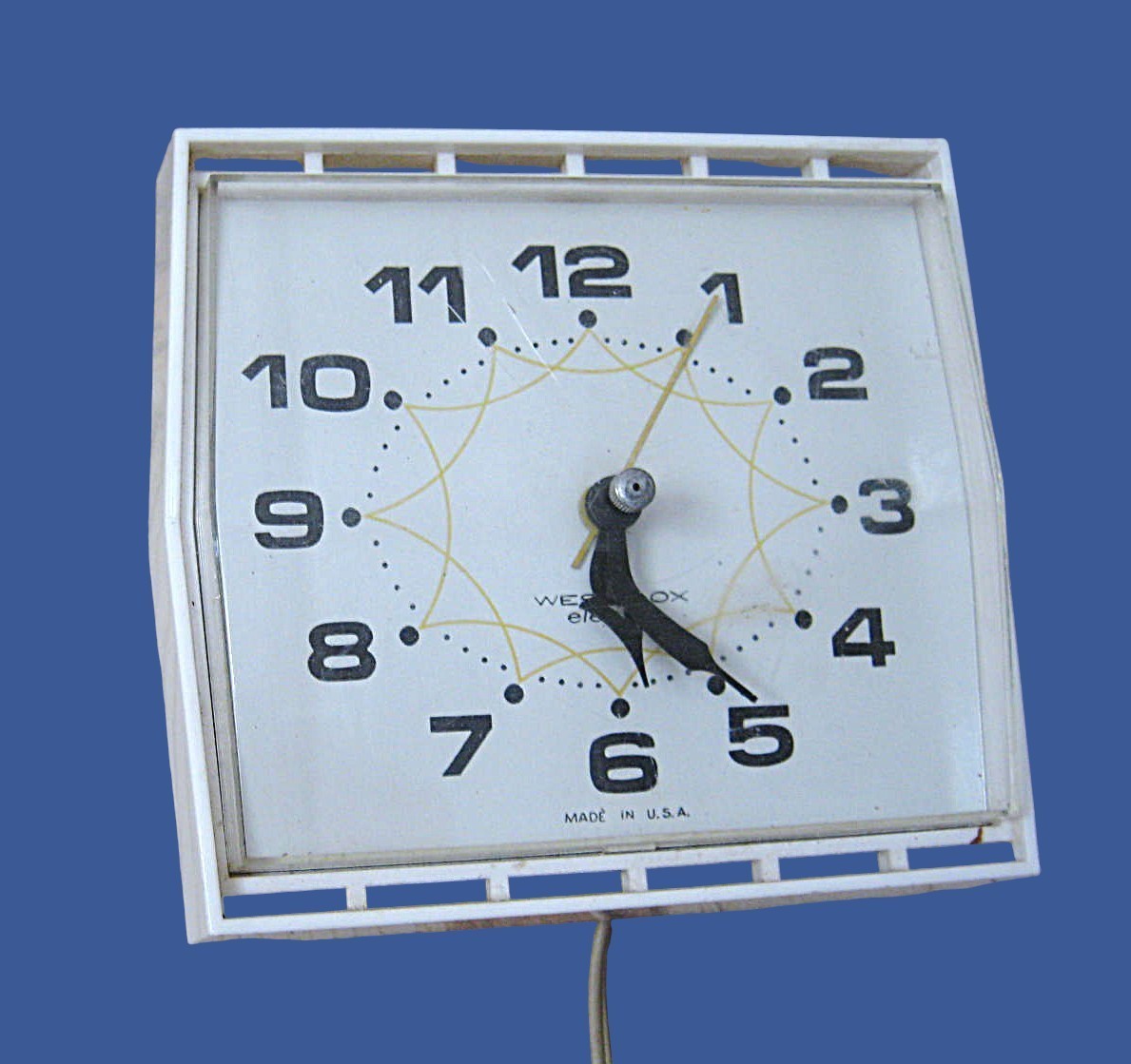 Off-White Westclox Vintage Kitchen Wall Clock; «Melody» Model; Works; Flaws
