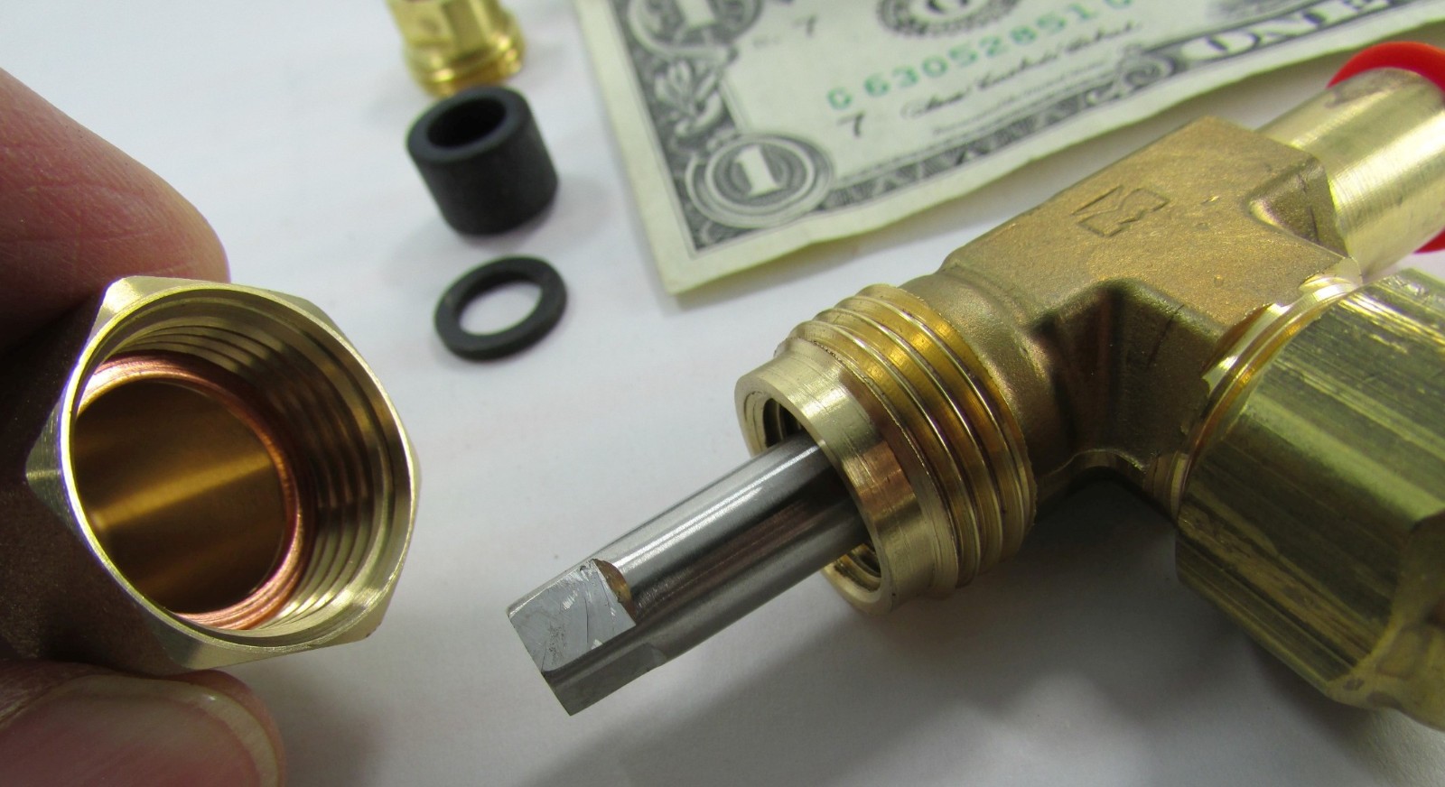 York Brass Refrigerant Liquid Line Charging Valves, 3/8″ OD Tube x Flare Access