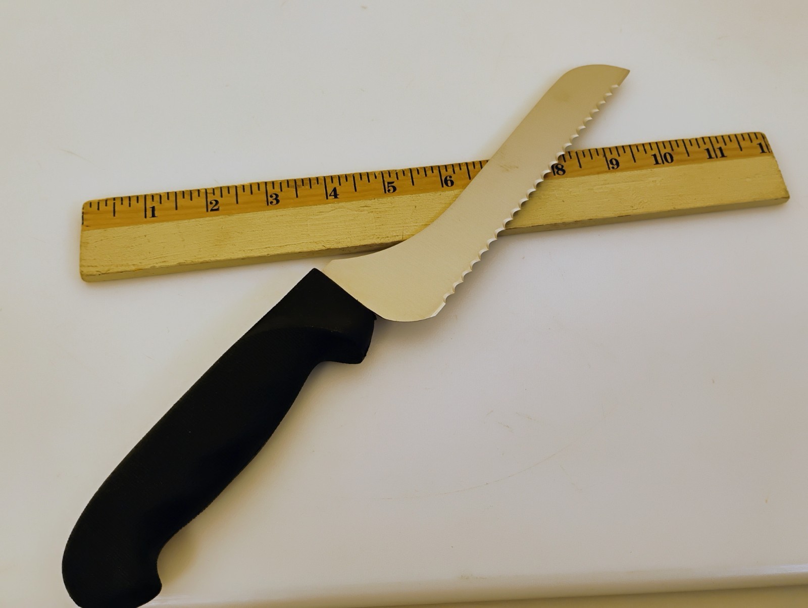 Dexter USA 7 inch Offset Blade Scalloped Edge Bread Knife Black Handle SG163-7SC