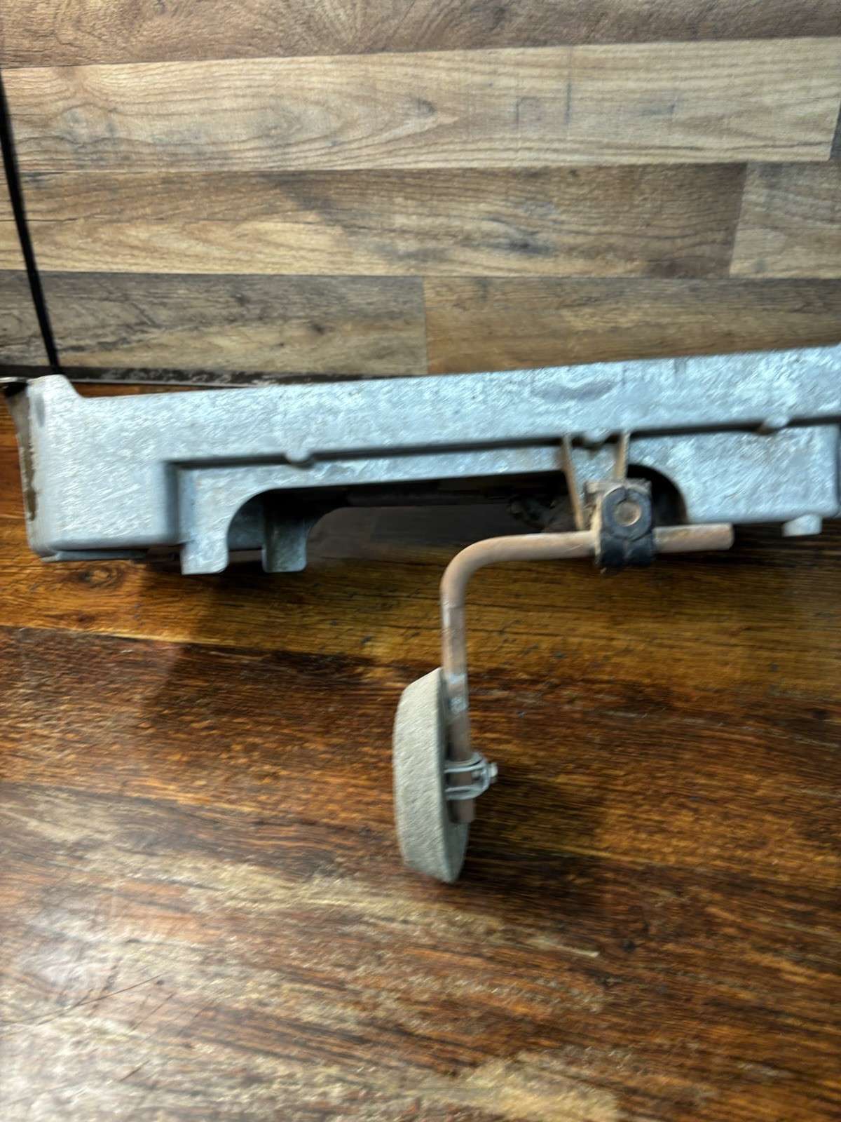 Singer 251-12 Upholstery Machine with oil pan, attachments & extras, WORKS BUT..