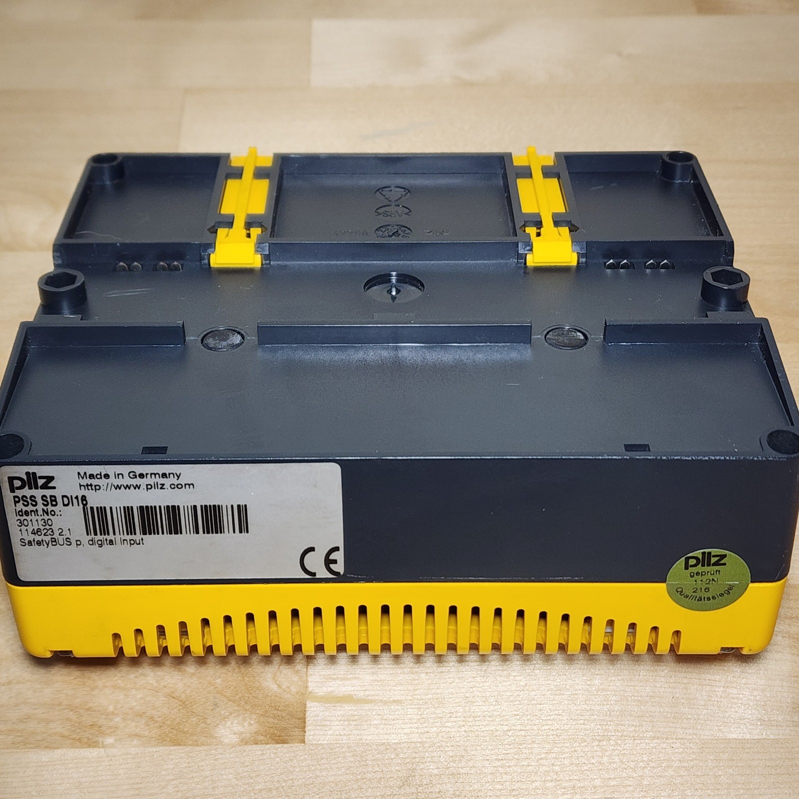 Pilz 301130 PSS SB DI16 SafetyBUS p 16-Channel Digital Input Module 24VDC