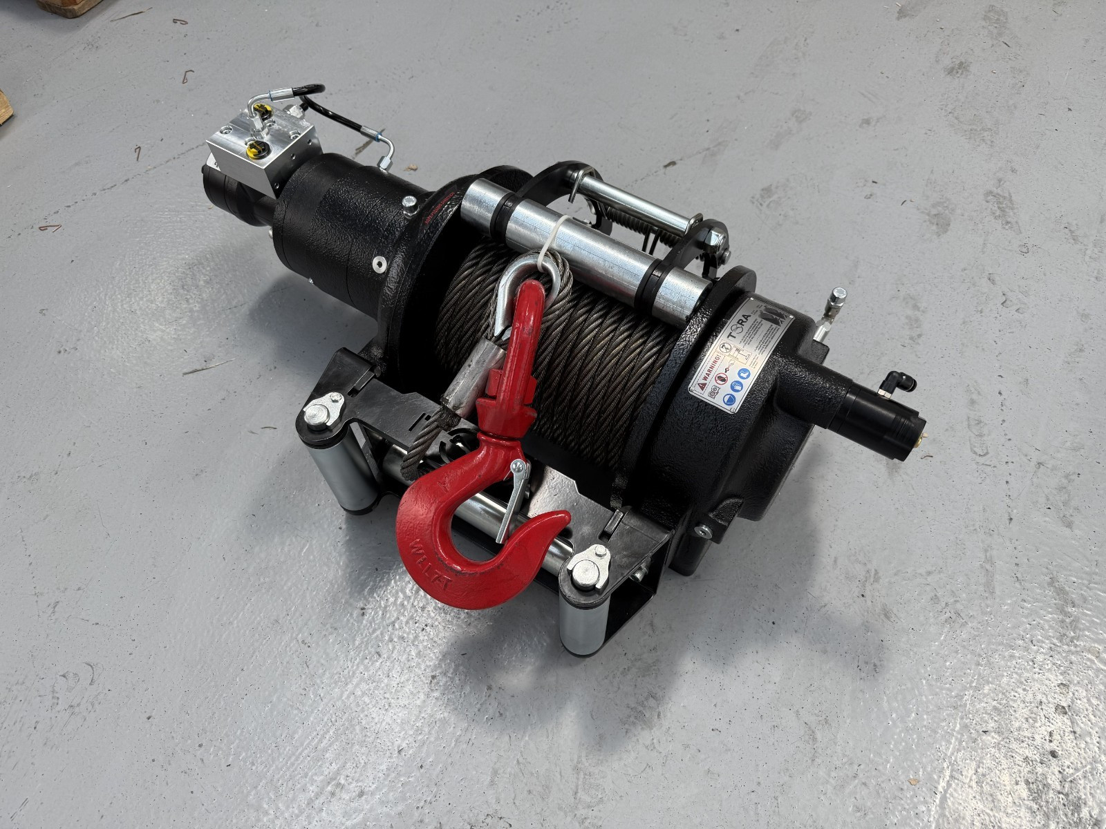 26.500 LBS Hydraulic Winch Including 82 ft Stell Rope and Hook