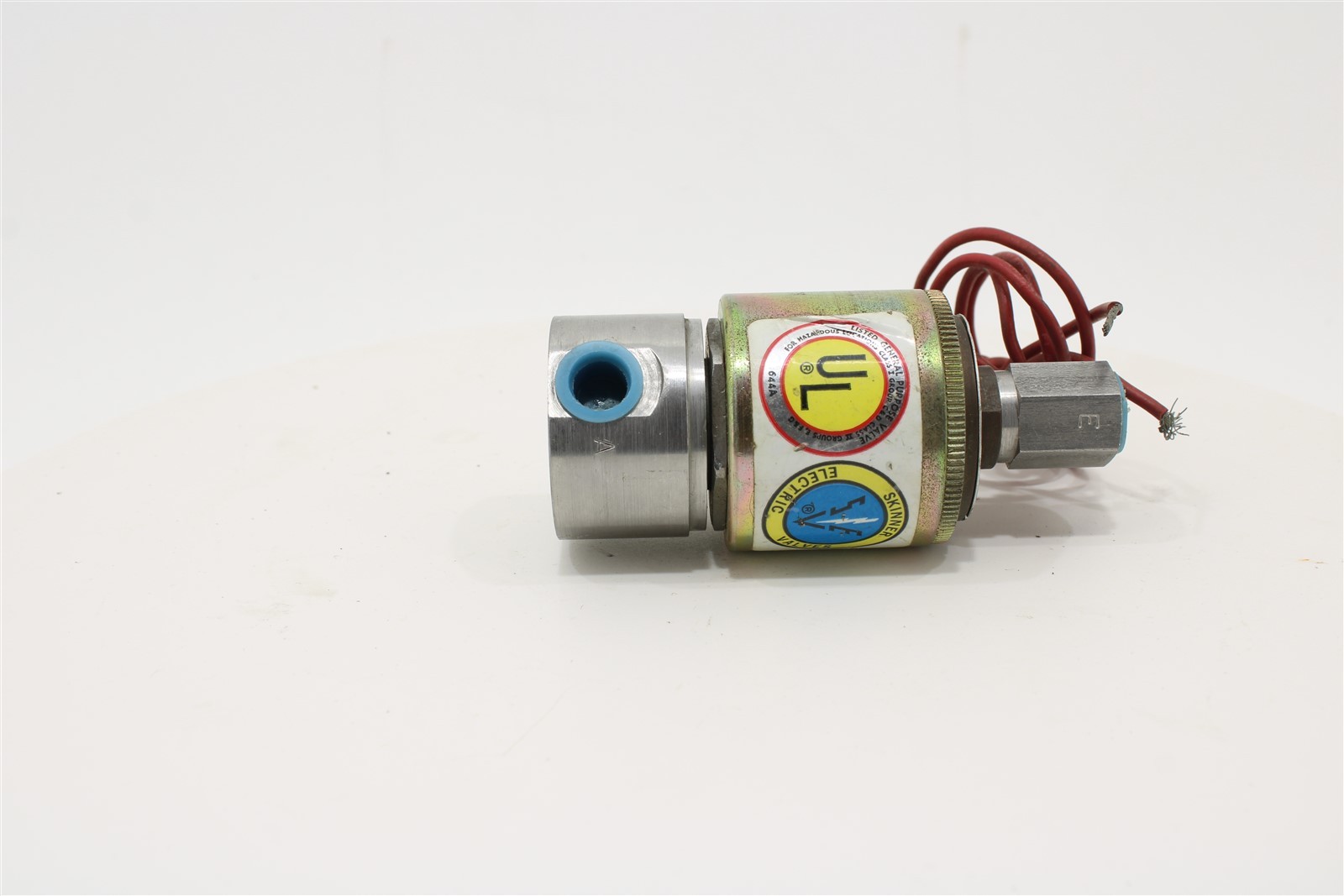 Skinner X53DB2075 2-Way Solenoid Valve | 75 PSI | 3/32″ Orifice | 1/4 NPT | 24AC
