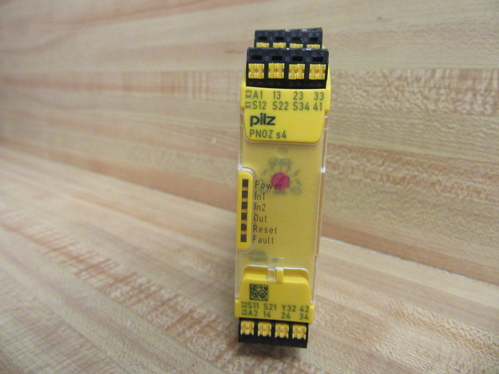 Pilz PNOZ s4 C 24VDC 3n/o 1n/o Safety Relay 751104