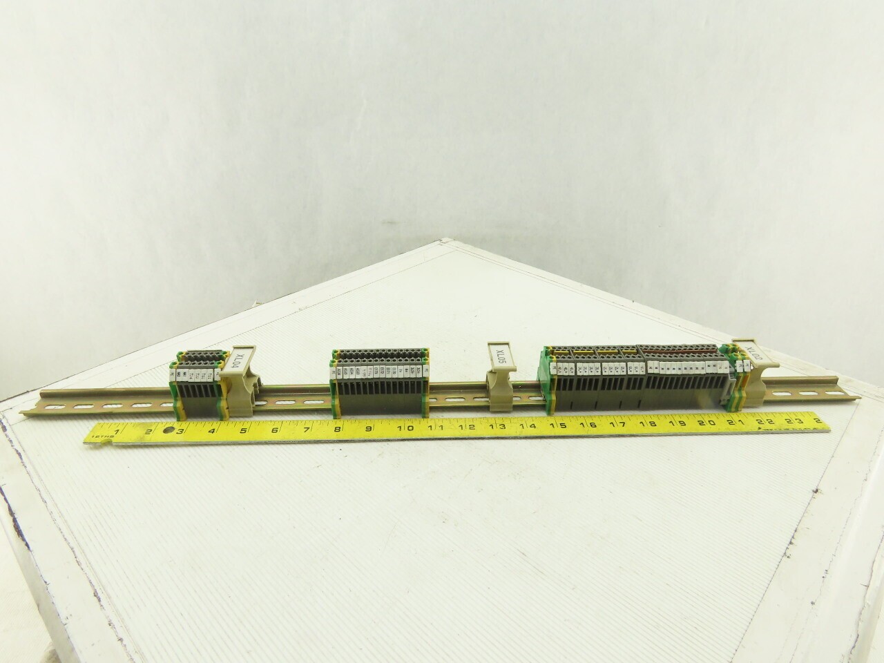 700-900V Terminal Block & Ground Block Din Rail Assembly Lot Of 55