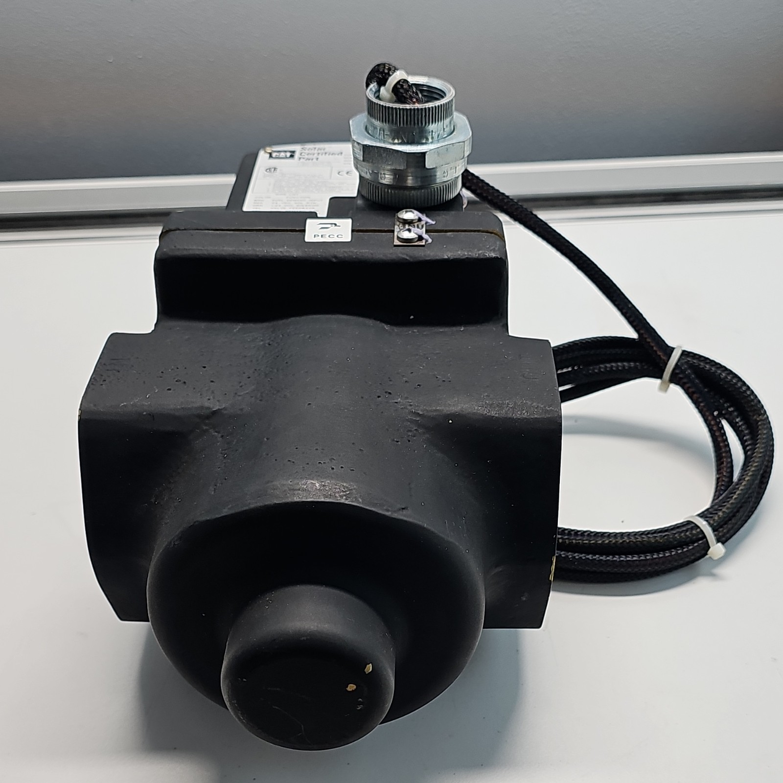 Precision Engine Controls Hydraulic Motor Flange Mount 1in Ports 50019245-022