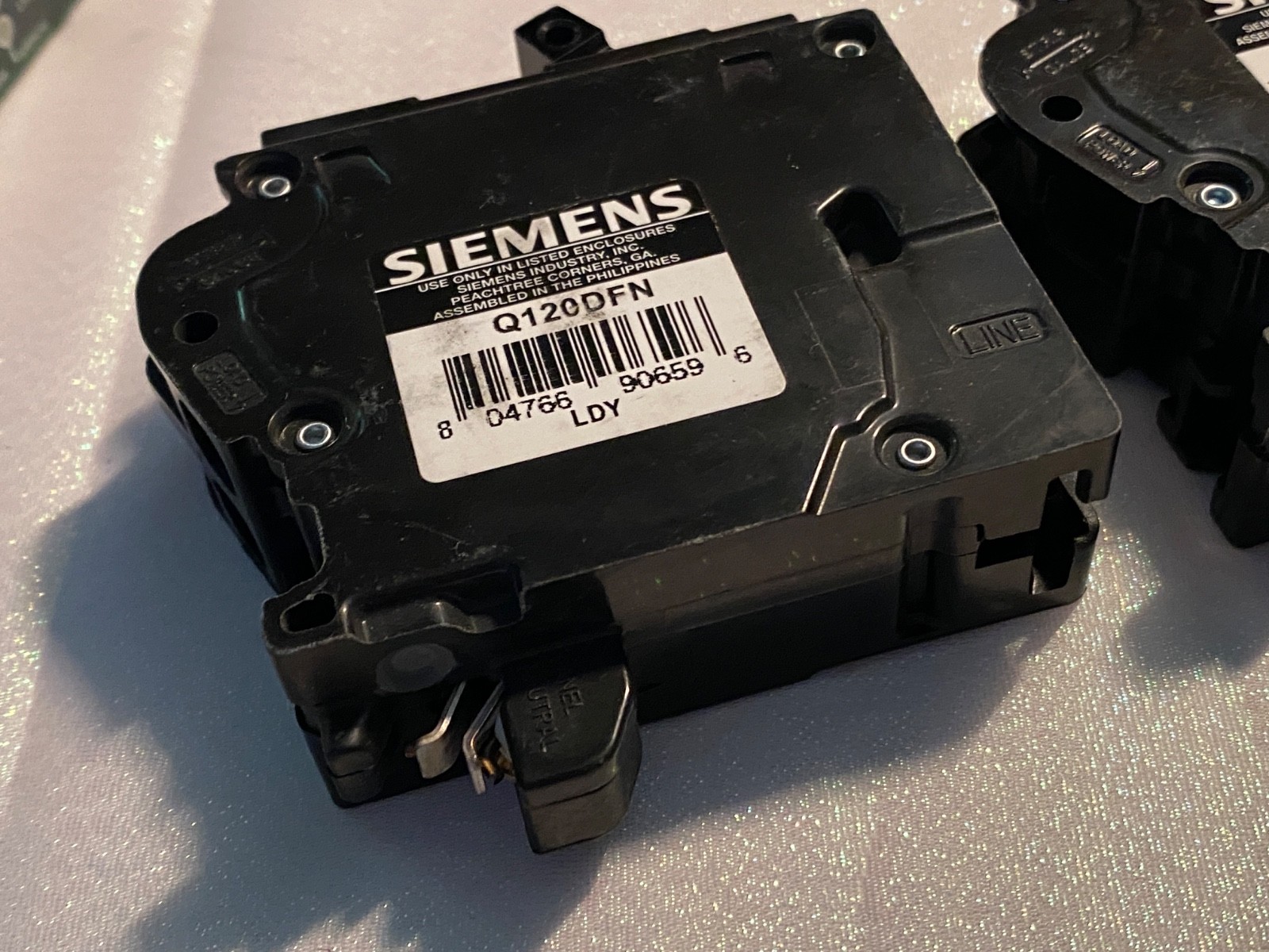 ( lot of 2 ) SIEMENS QA115AFCN 15A 15A AFCI PLUG ON NEUTRAL NO PIGTAIL WIRE NEW