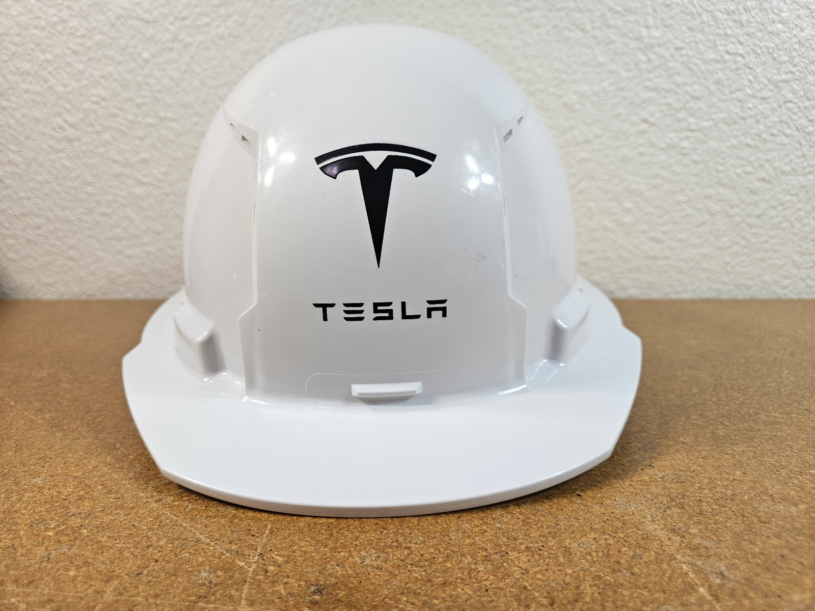 Tesla Milwaukee BOLT White Full Brim Hard Hat 4pt Ratcheting Suspension Type 1