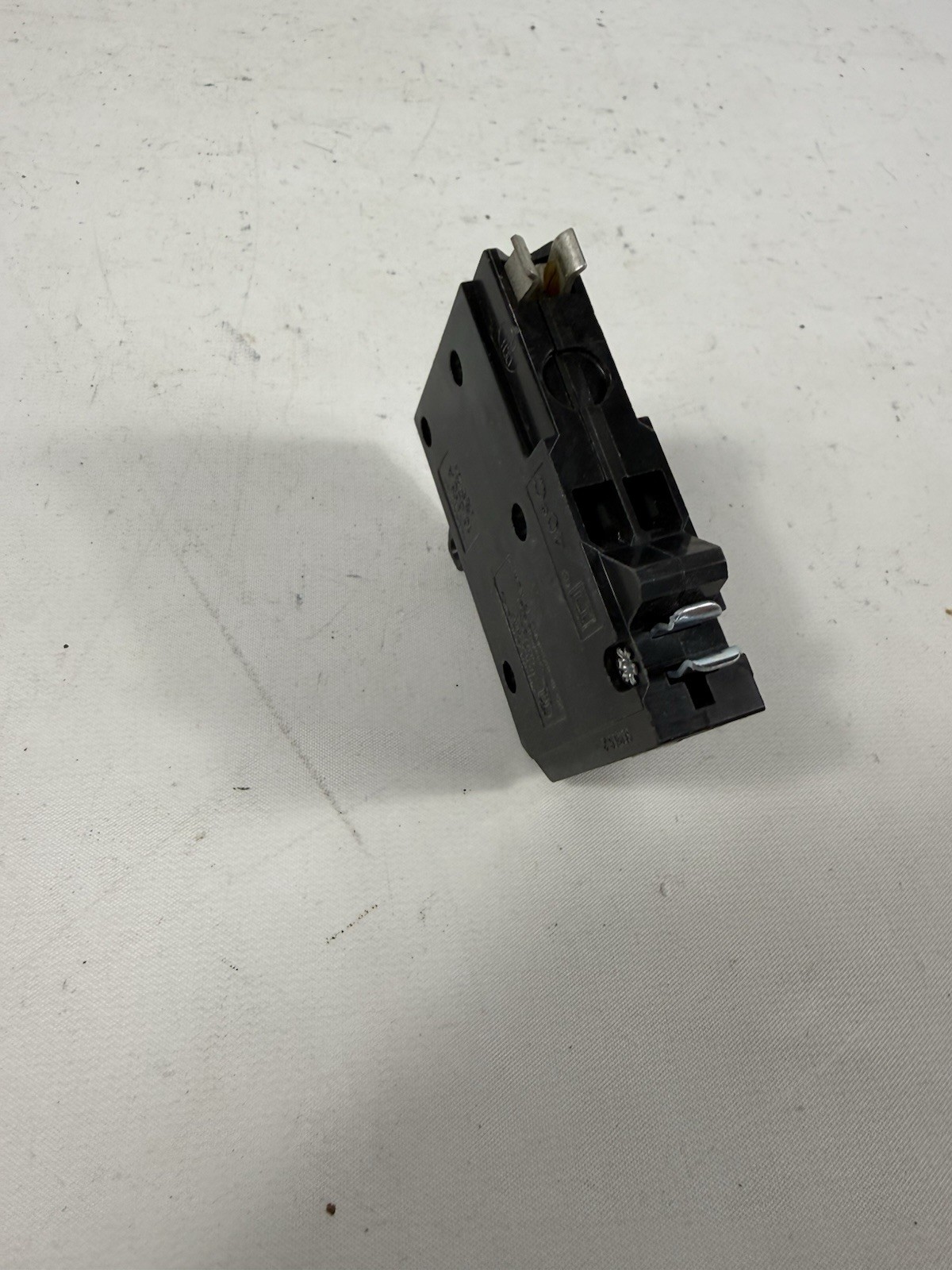 NEW Square D QOT1515NC, TWIN, Tandem, Dual 15 Amp Circuit Breaker QO 15A NO HOOK