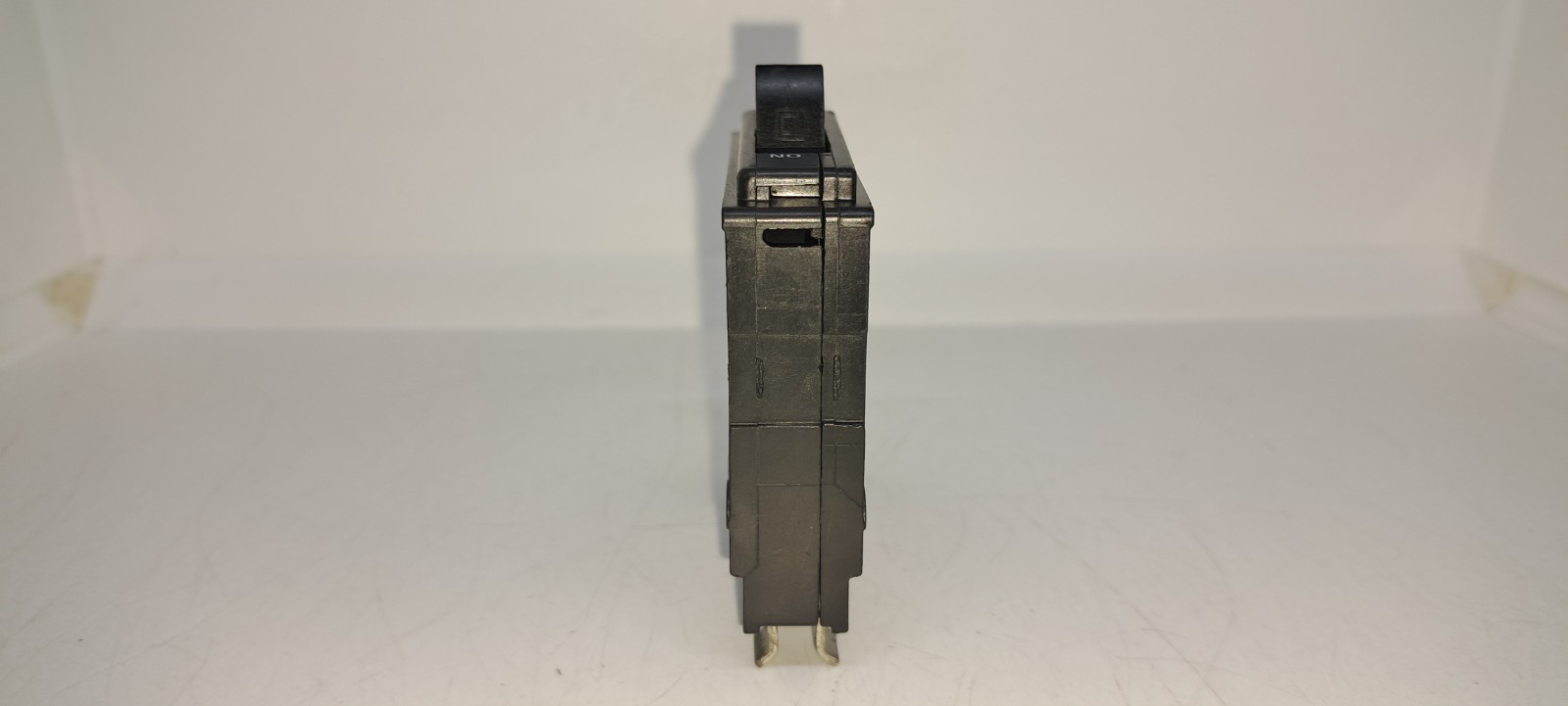 SQUARE D QO130 30 Amp 1 Pole PLUG IN CIRCUIT BREAKER Yellow Face