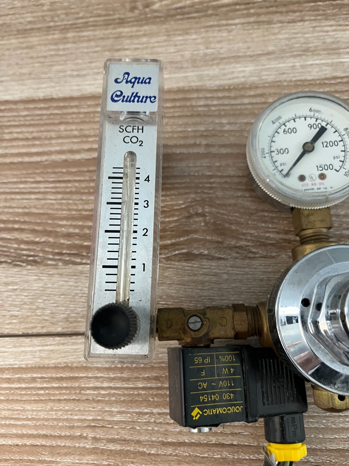 AIRCO 805-7715 CO₂ Regulator CGA-320 w/ Aqua Culture Flowmeter & 110v Solenoid V
