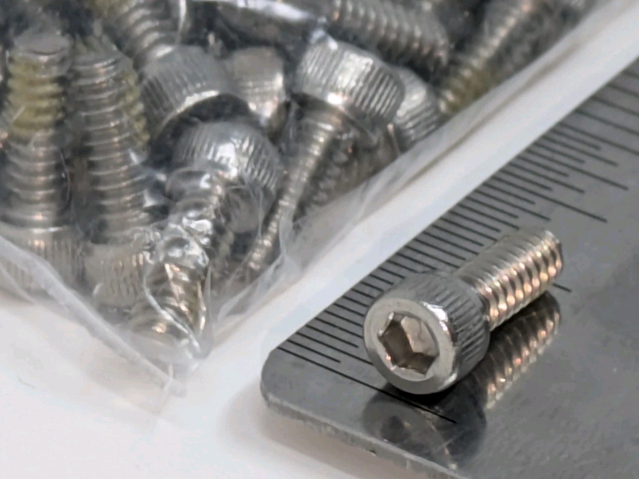 28lb Lot Assorted Machine Screws Industrial – Sizes / Weights as shown