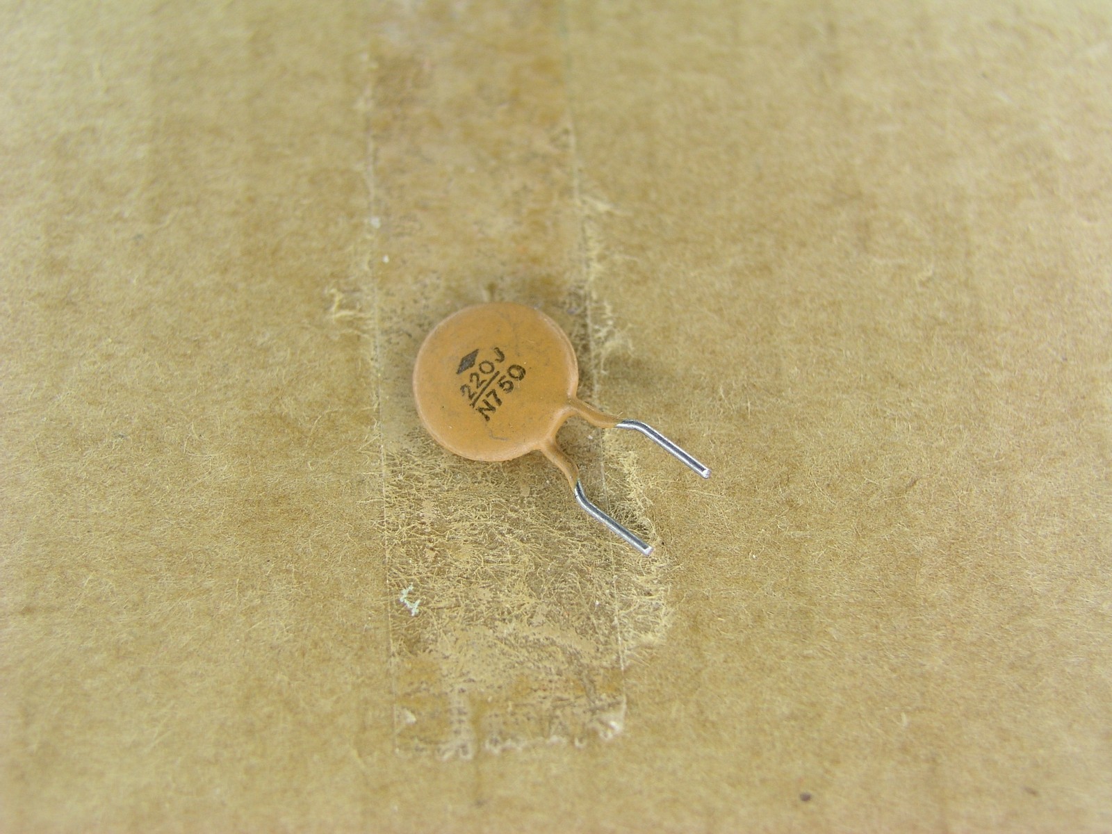 S00774-110 (10 Piece Lot) 220 pf 50 volt 5% N750 leaded ceramic capacitor