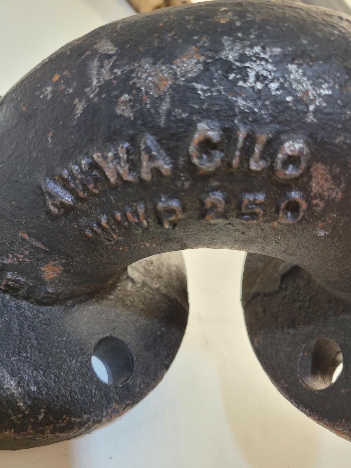 2-1/2” United 90 Degree Elbow Black Cast Malleable Iron Class 125 Flanged AWWA