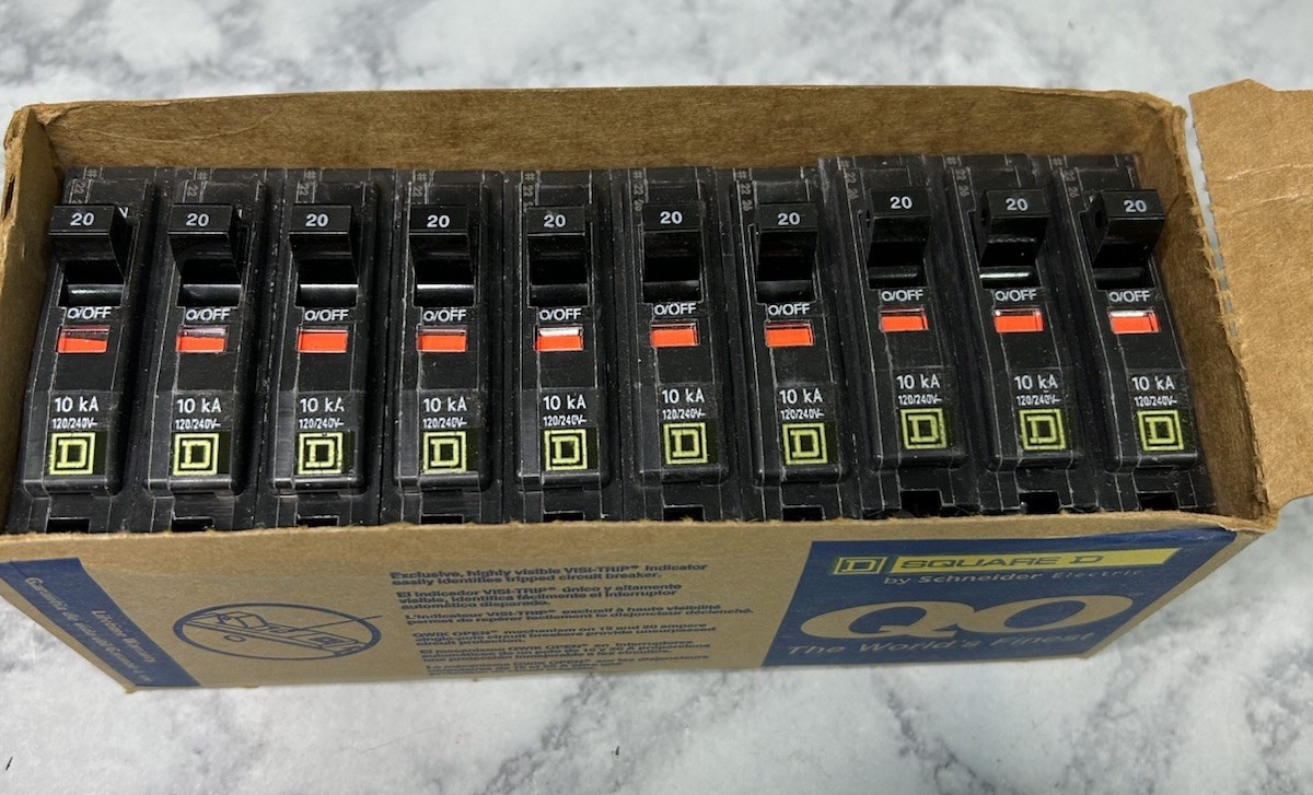 NEW Lot of 10 Circuit Breakers Square D QO120 20A 1 Pole 120/240V Plug In