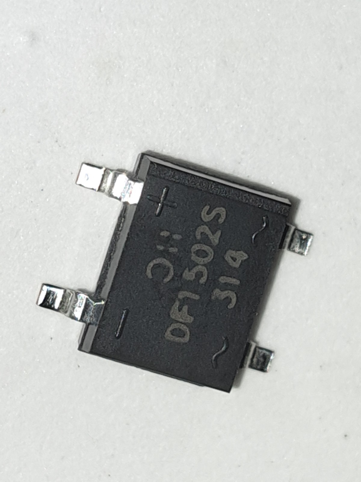 700 pcs DF1502S-T Diodes Inc Bridge Rectifier 1.5A 200V SMD DFS Partial Reel