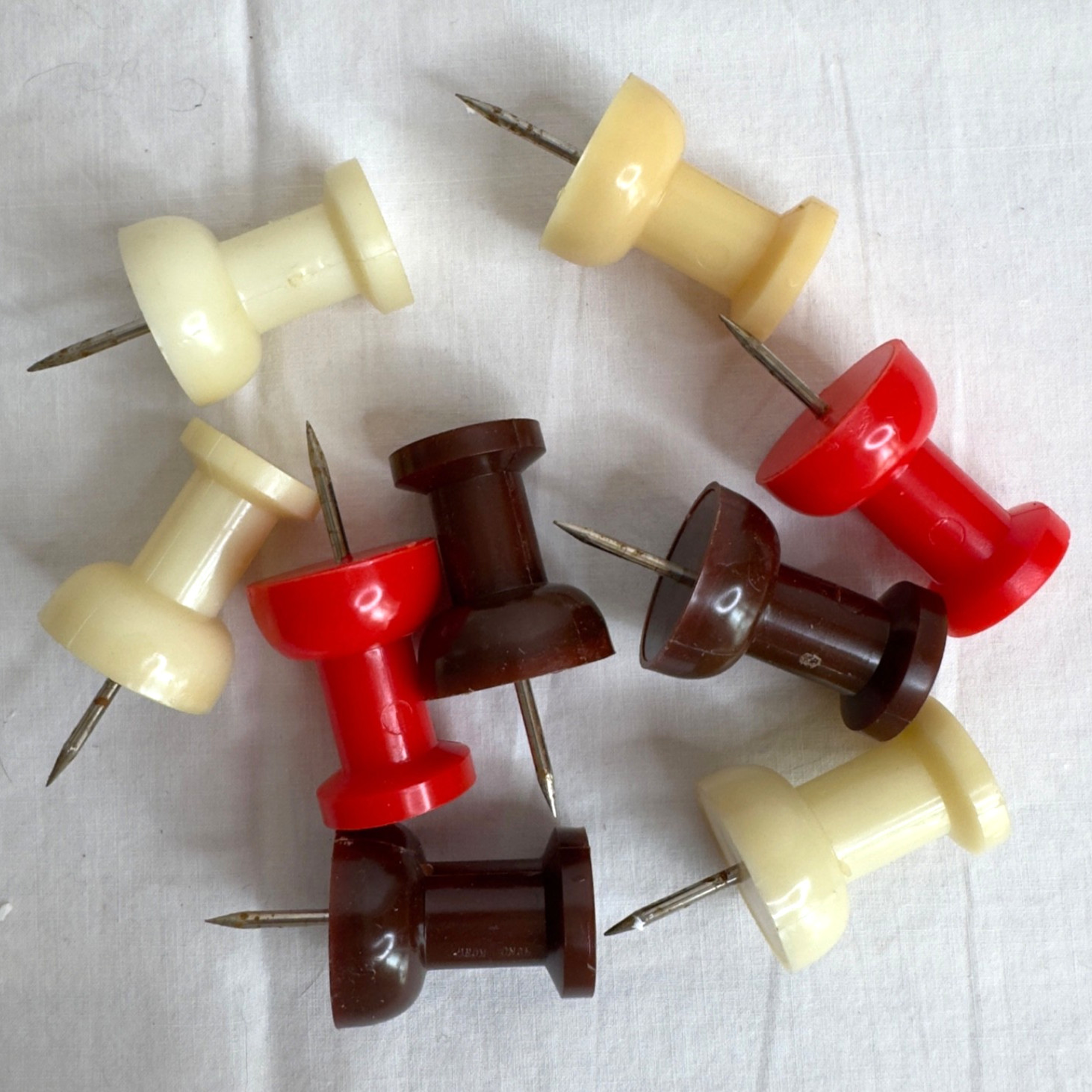 MCM Pop-Art LARGE 2″ PUSH-PINS Red BROWN White HONG KONG Retro OFFICE Supplies