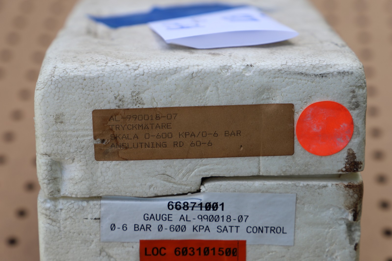 PRESSUE GAGE SKALA 0-600 KPA /0-6 BAR