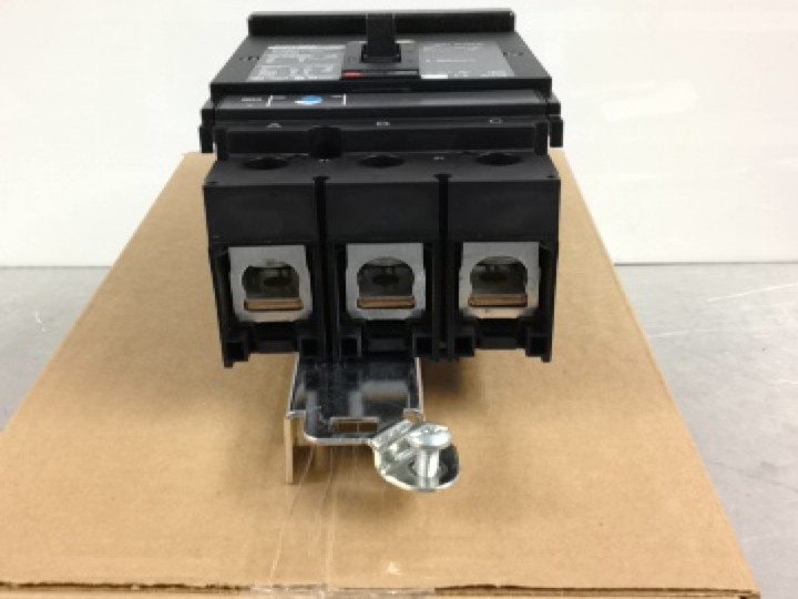UpTo 2 NEW at MostElectric: JJA36200 SQUARE D