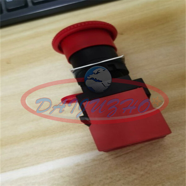 ONE Omron A22E-M-02 A22EM02 Pushbutton Switch Red BUTTON NEW