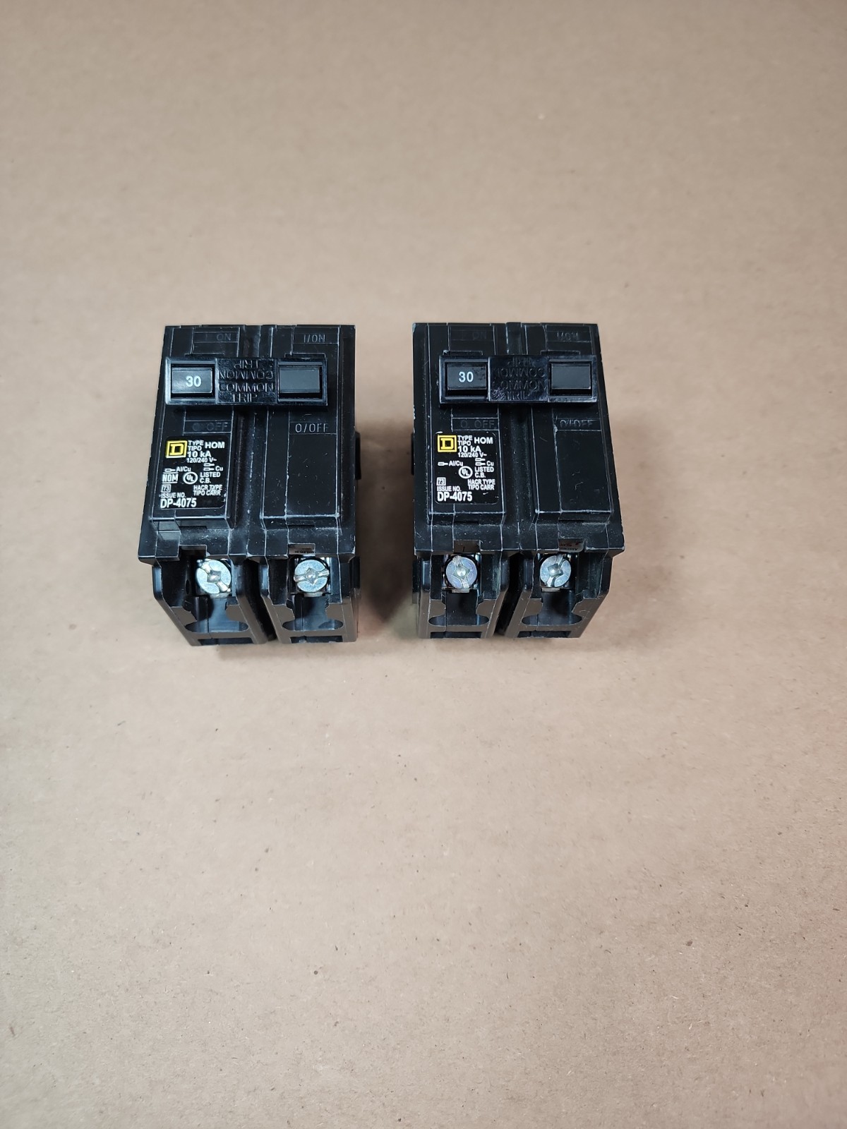 Lof Of 2 Square D 30A Double Pole HOM230 Circuit Breaker HOM230 New