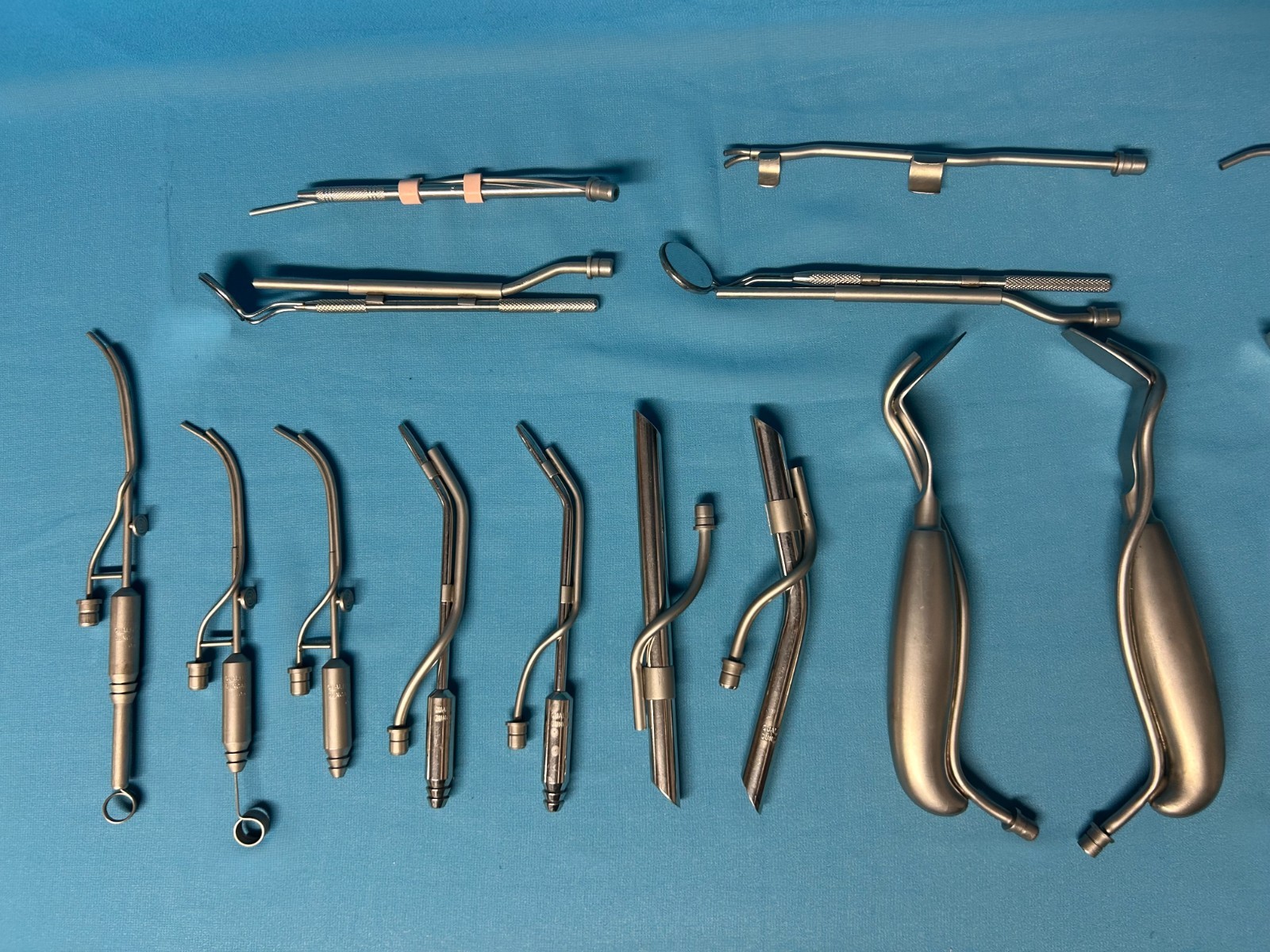 FO light source, 8 endo clamps, 2 FO bundles, 18 FO attachments, 14 instruments