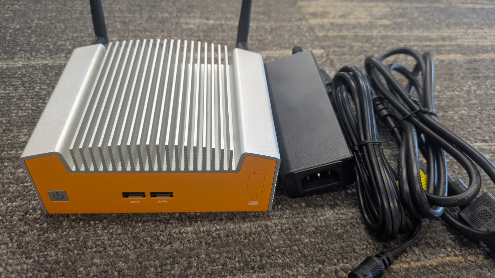 OnLogic ML100G-31 | Industrial Fanless, i3-7100U, 8GB DDR4, 128 GB SSD, NO OS