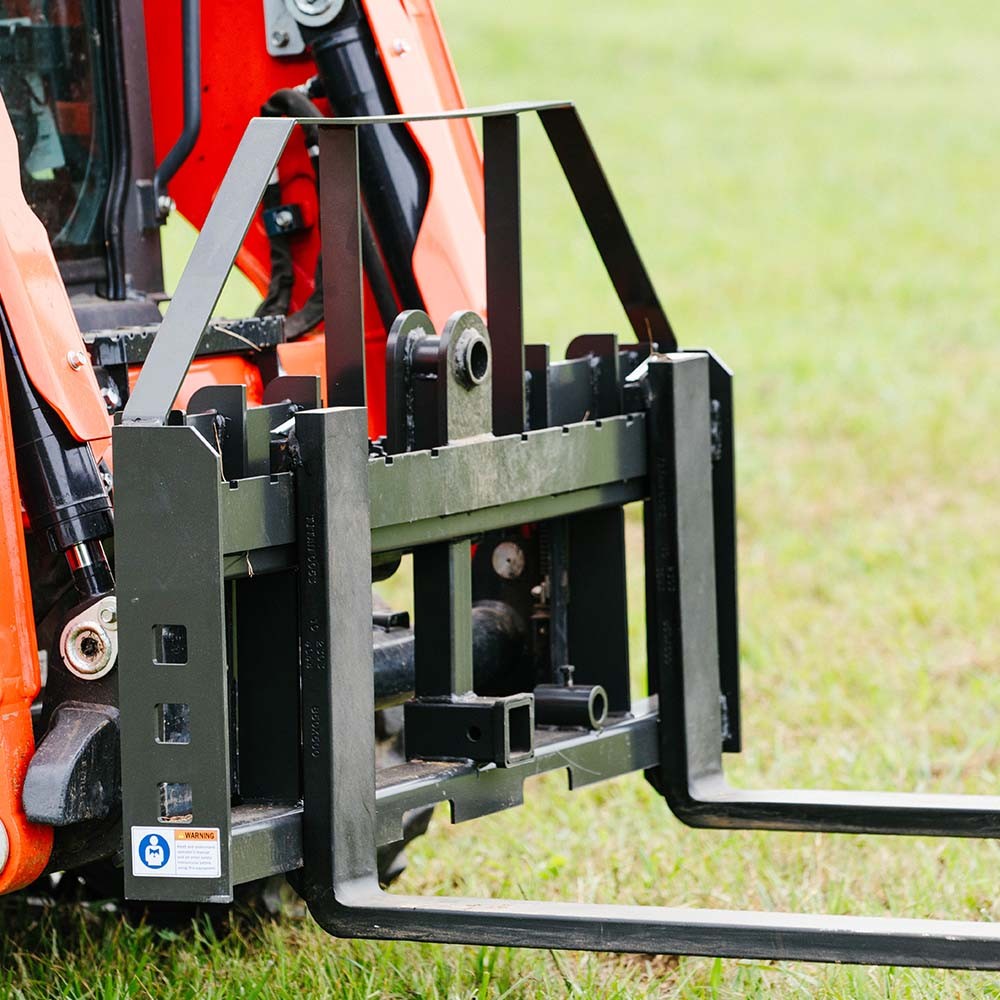 Titan Attachments Standard Series Pallet Fork Frame, 42″ Pallet Fork Blades