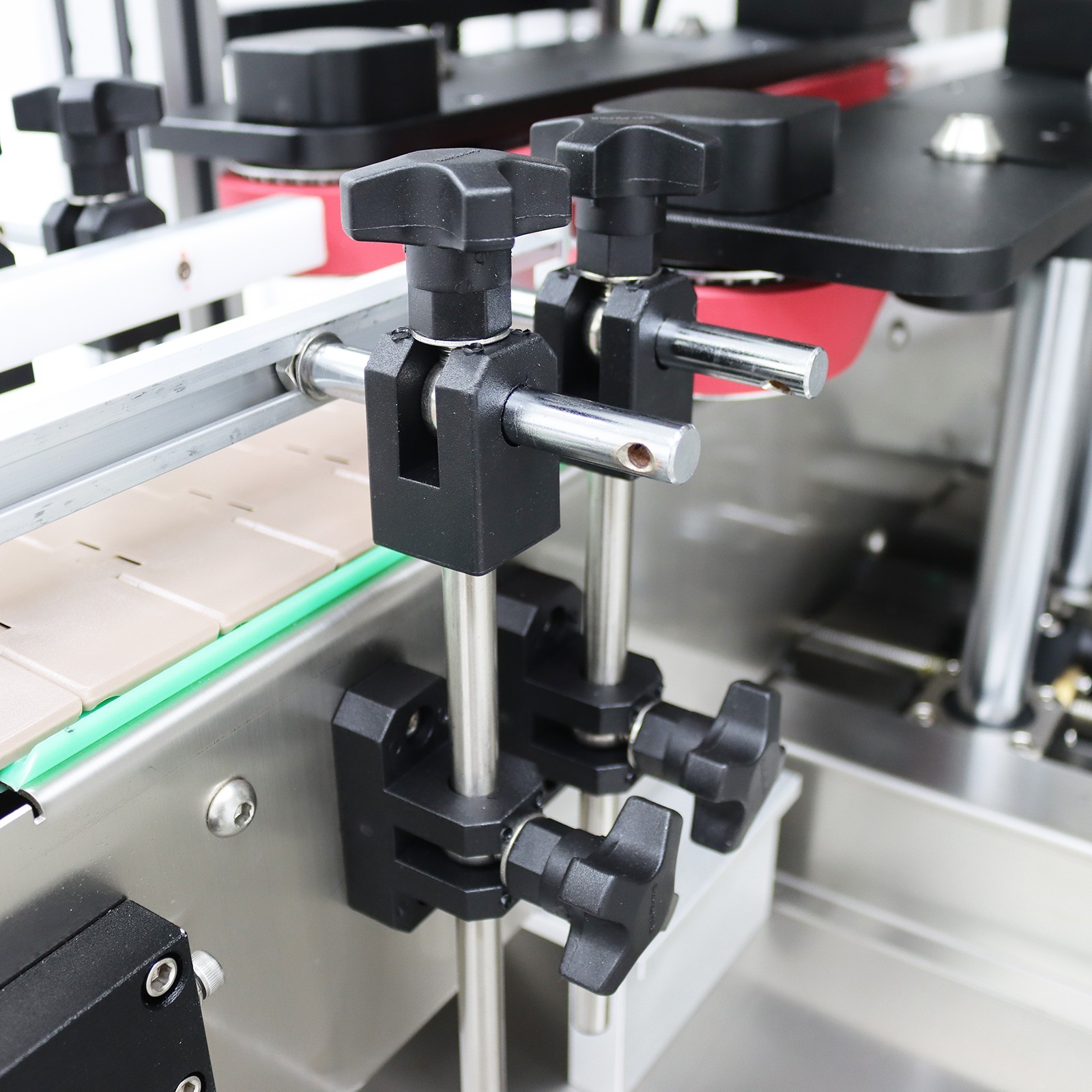 Automatic Conveyor Capping Machine for Assembly Line 0.78-4.72in Bottle Dia.