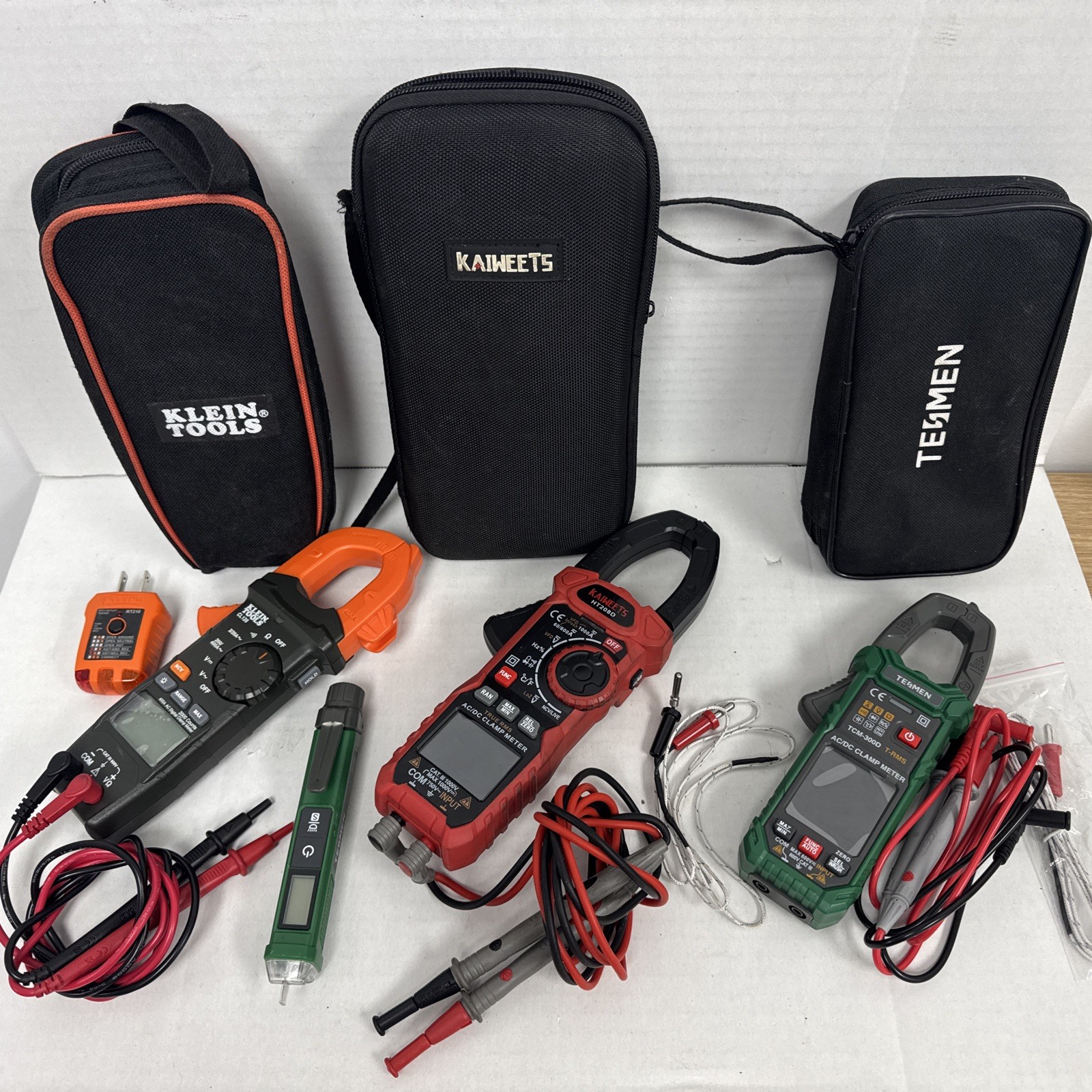 Lot of 3 CLAMP METERS & TESTERS – SEE DETAILS – TCM-300D, HT208D, CL120