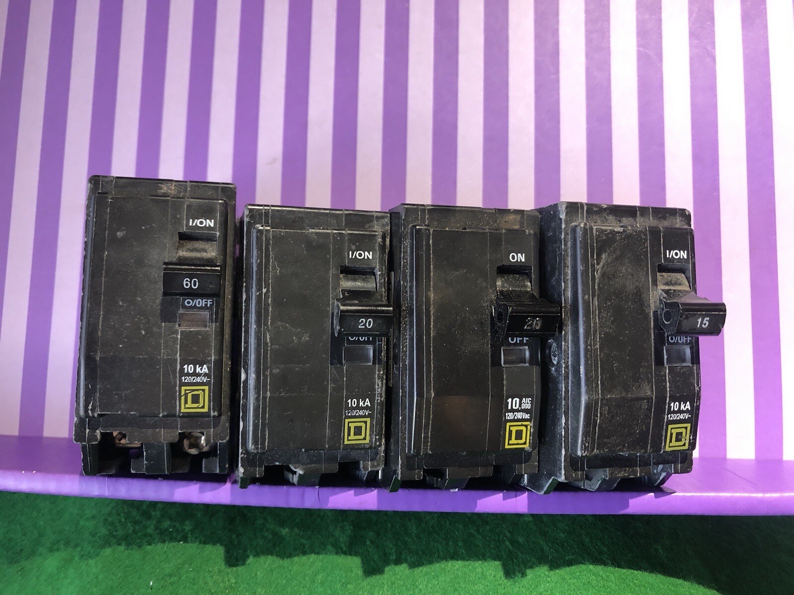 LOT OF 4 SQUARE D CIRCUIT BREAKERS QO260 QO220 QO215 READ INFO SHIPS FREE