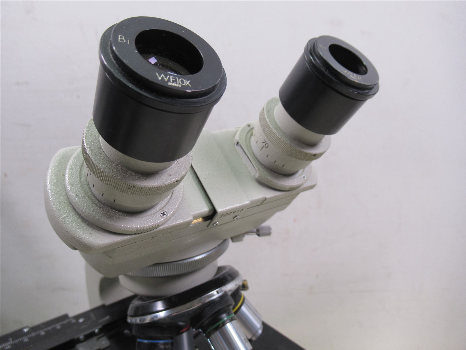Bausch & Lomb KHS Binocular Microscope with 4 Objective Lenses 2 Eyepieces