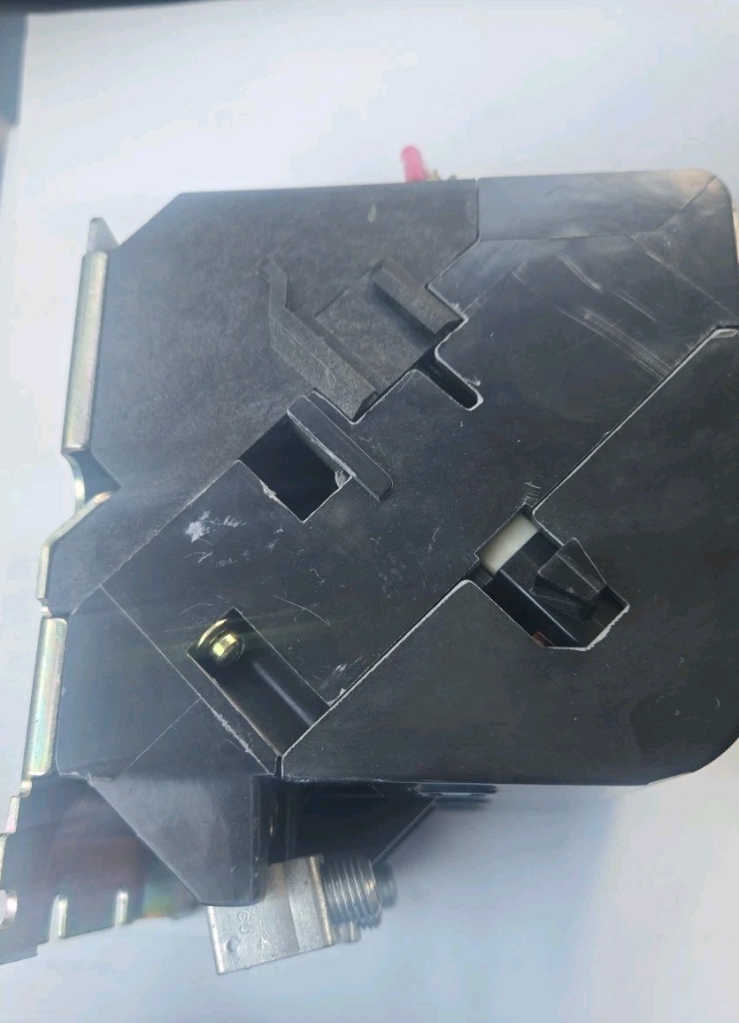 Siemens 43HP32A*E 3-pole, Size 3 NEMA Reversing Magnetic Contactor 90 Amps 50HP